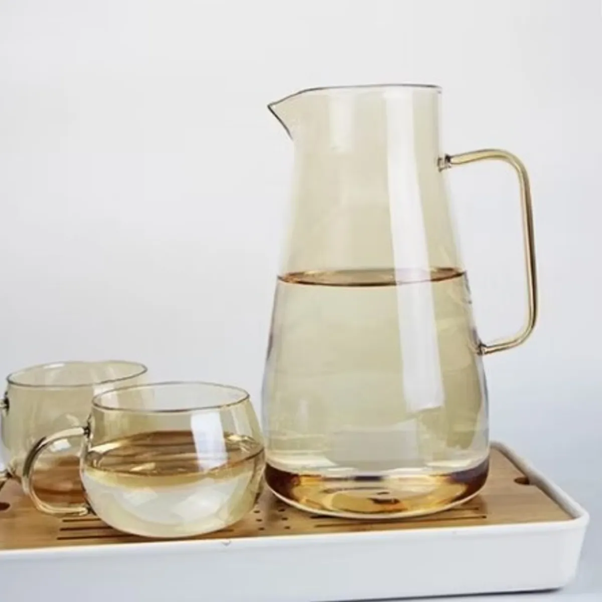 GENERICO - Jarra Dorada tapa de Acero Inox  Resistente al Calor 1.6 L.