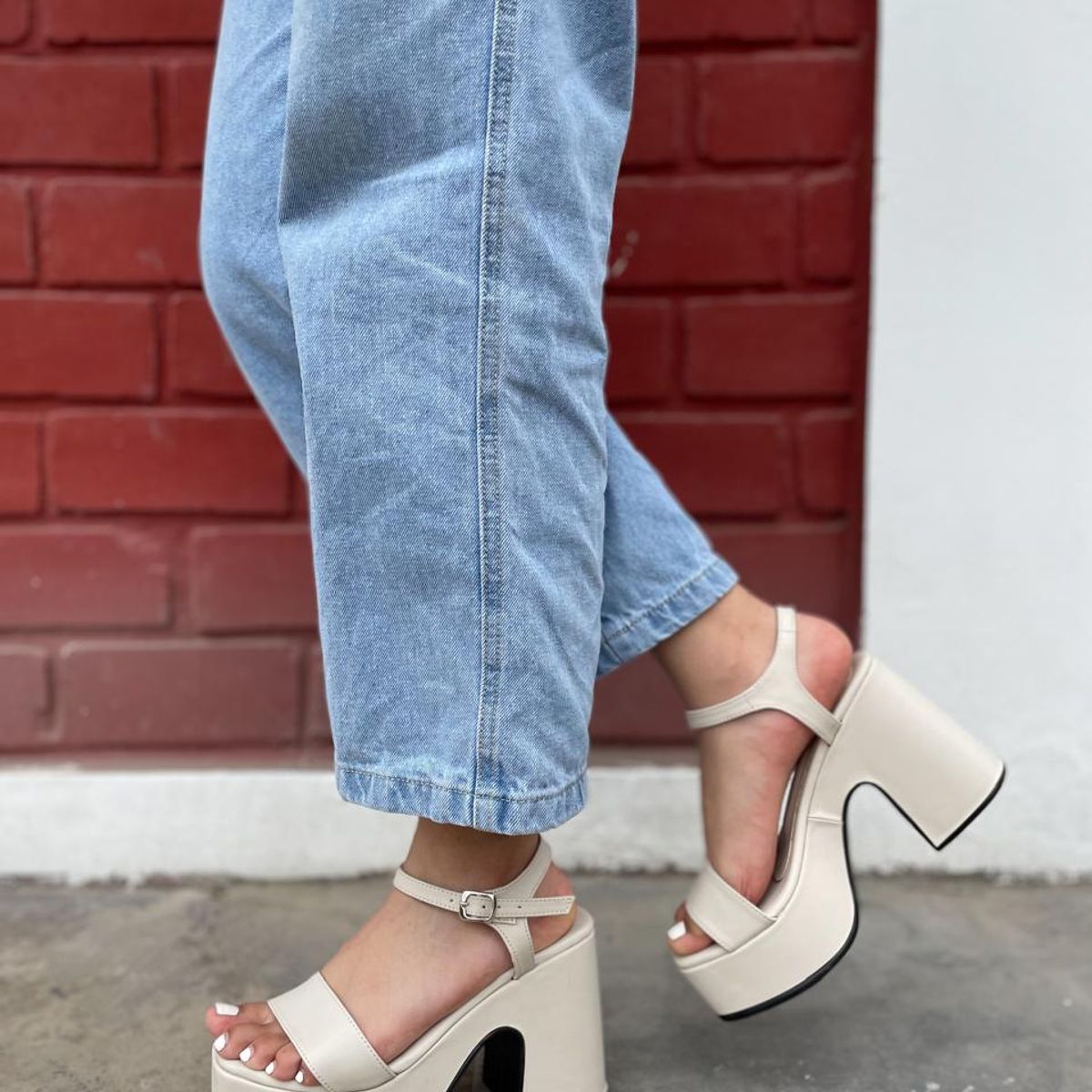 GENERICO - SANDALIAS PLATAFORMAS JOSSY EN HUESO