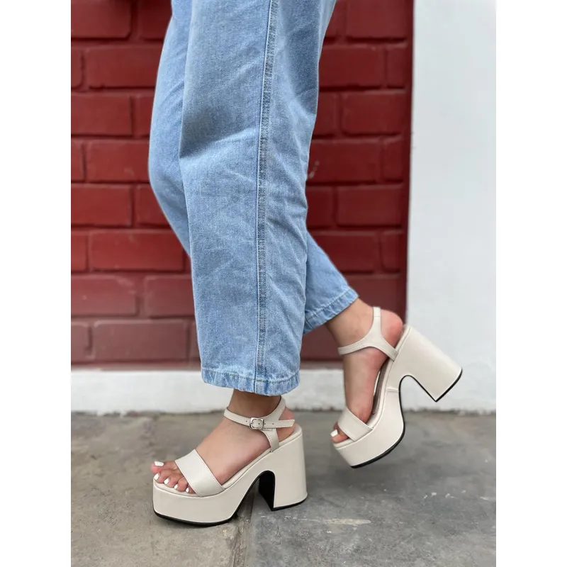 GENERICO - SANDALIAS PLATAFORMAS JOSSY EN HUESO