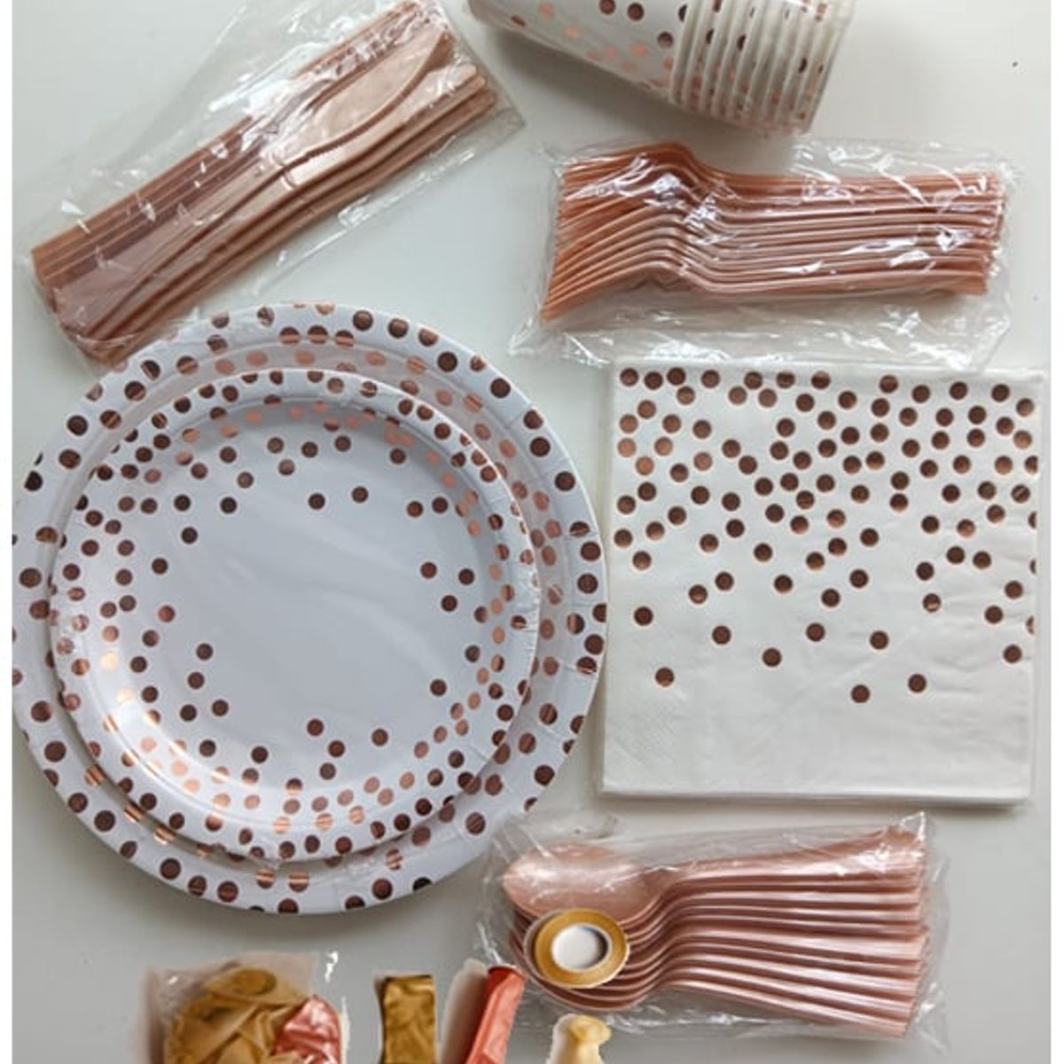 GENERICO - Fiesta Descartables 10Vasos+20Platos+20 servilletas+30cubiertos+Globos