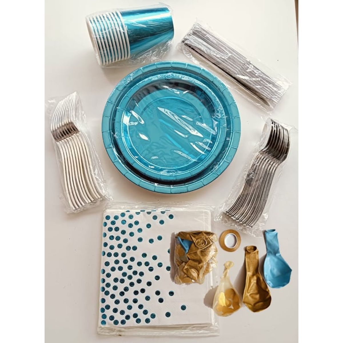 GENERICO - Fiesta Descartables 10Vasos+20Platos+20 servilletas+30cubiertos+Globos