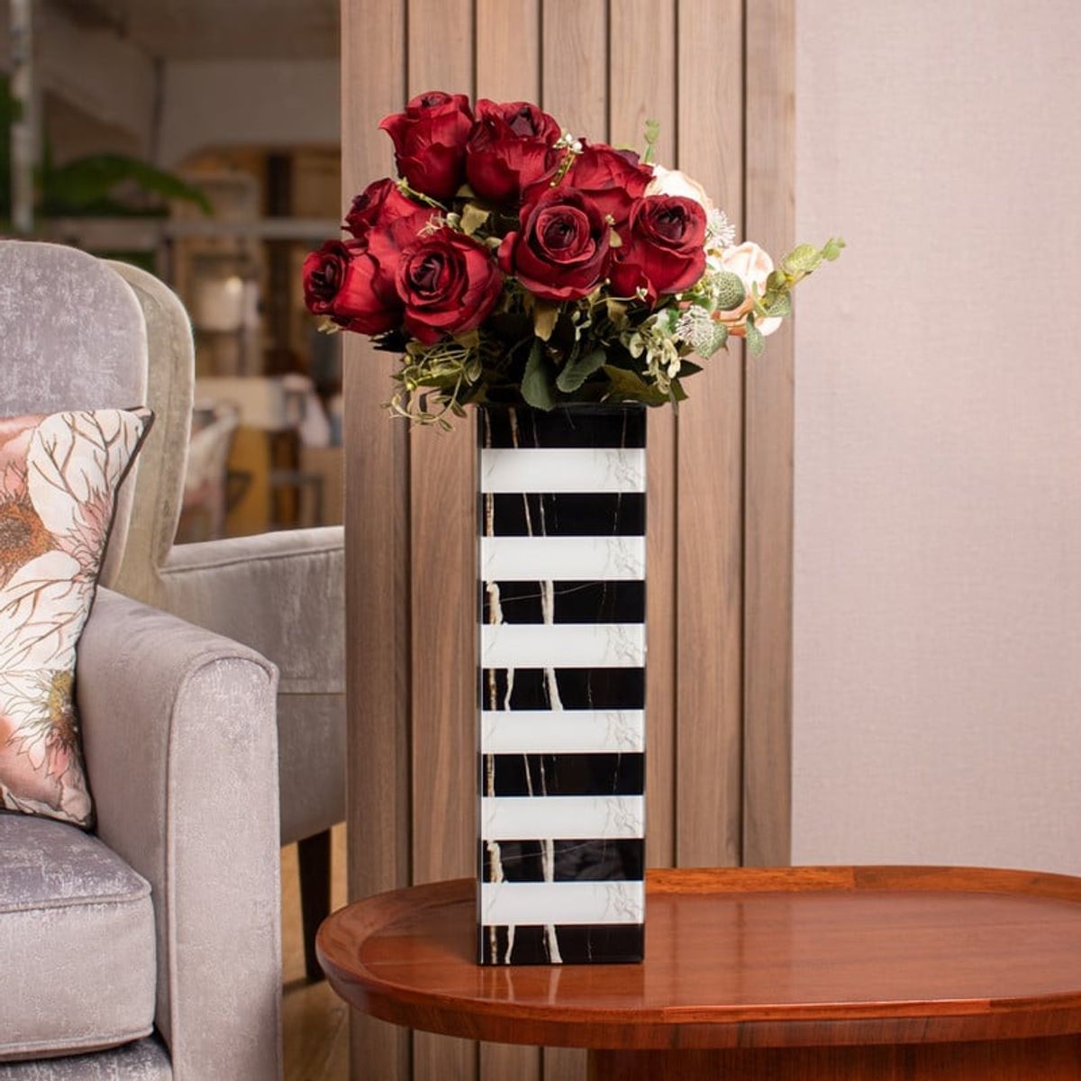 PANADECOR - Florero Panadecor Vertical Blanco Con Rayas Negras De Mdf/Vidrio 40Cm