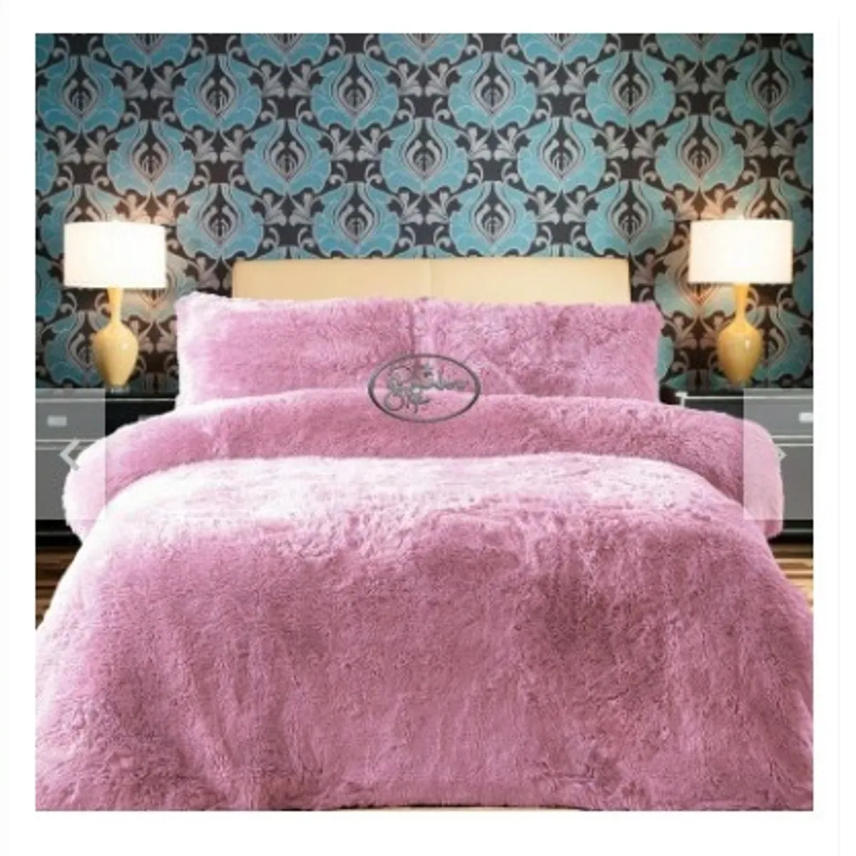 GENERICO - CUBRECAMA DOS PLAZAS Y MEDIA QUEEN DE PELUCHE PELO CORTO ROSADO BEBÉ