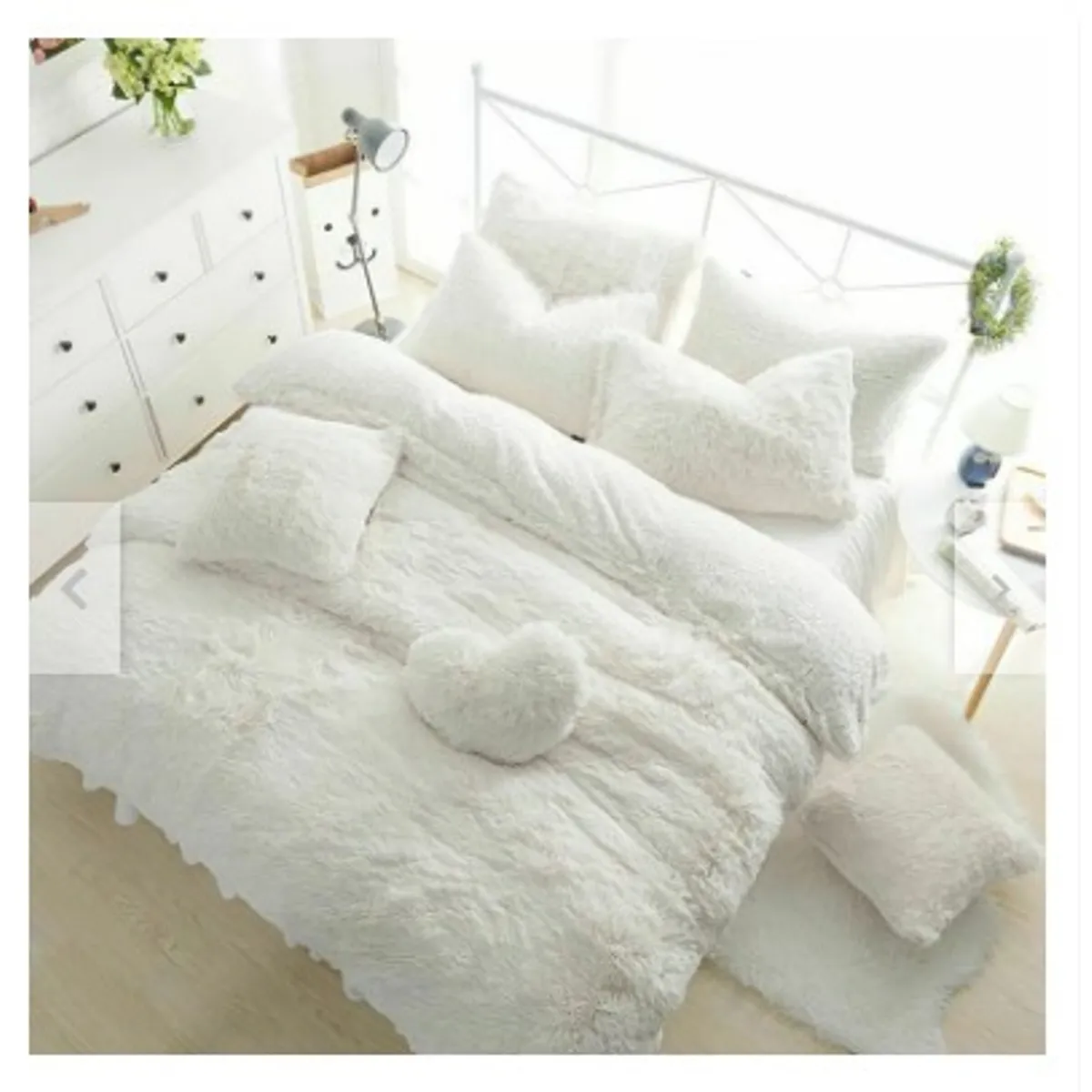 GENERICO - CUBRECAMA  TRES  PLAZAS KING DE PELUCHE PELO CORTO BLANCO