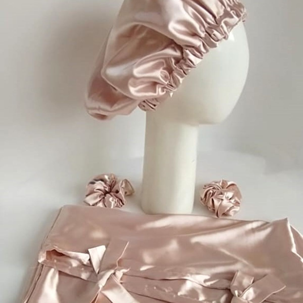 GENERICO - GORRO PARA DORMIR DE SATIN POR LOS DOS LADOS + FUNDA DE ALMOHADA NUDE