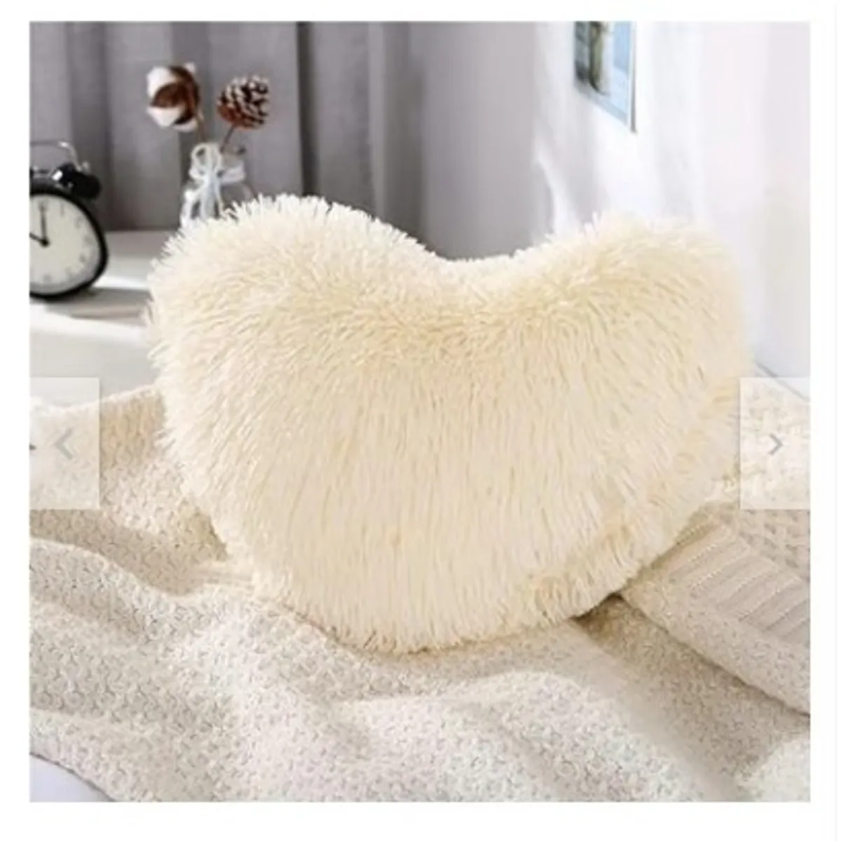 GENERICO - COJIN CORAZON PELO LARGO 35X35 perla