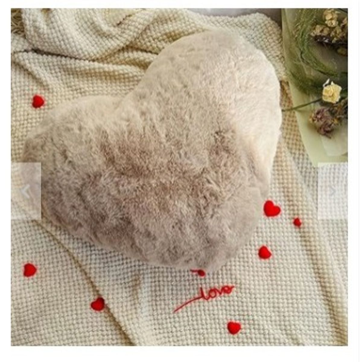 GENERICO - COJIN CORAZON PELO CORTO 35X35 beige