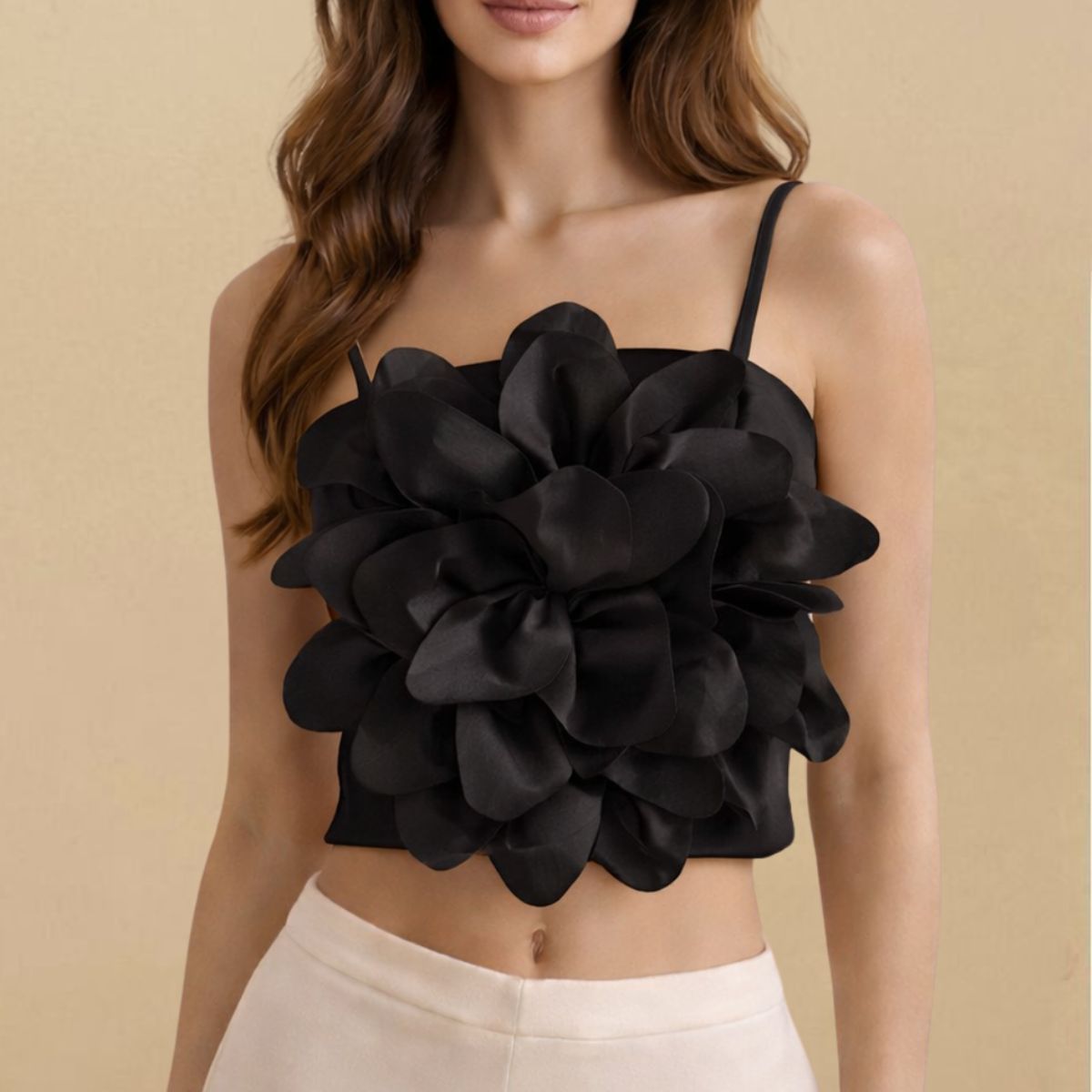 AMA OUTFITTERS - TOP TITTI CON FLOR 3D