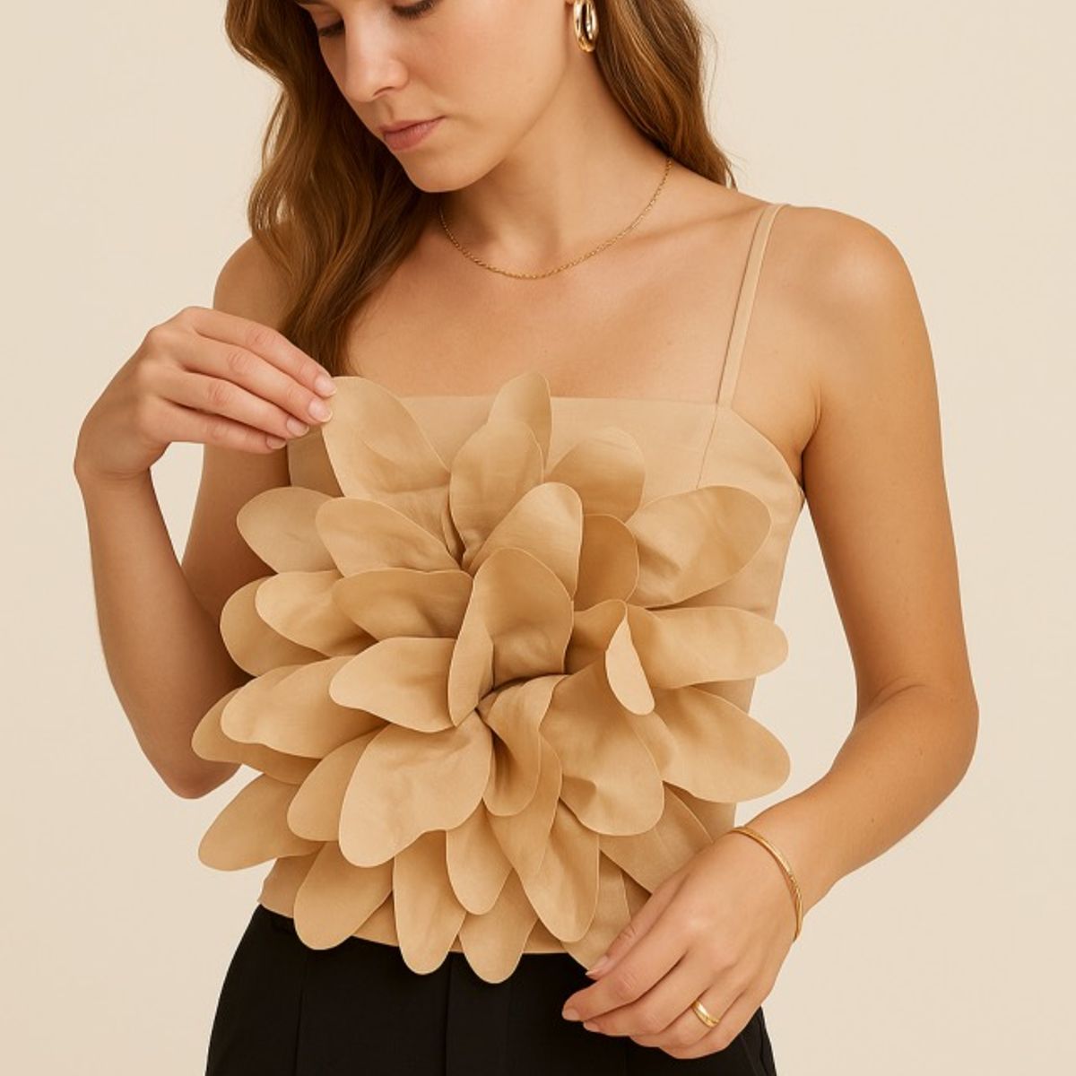 AMA OUTFITTERS - TOP TITTI CON FLOR 3D