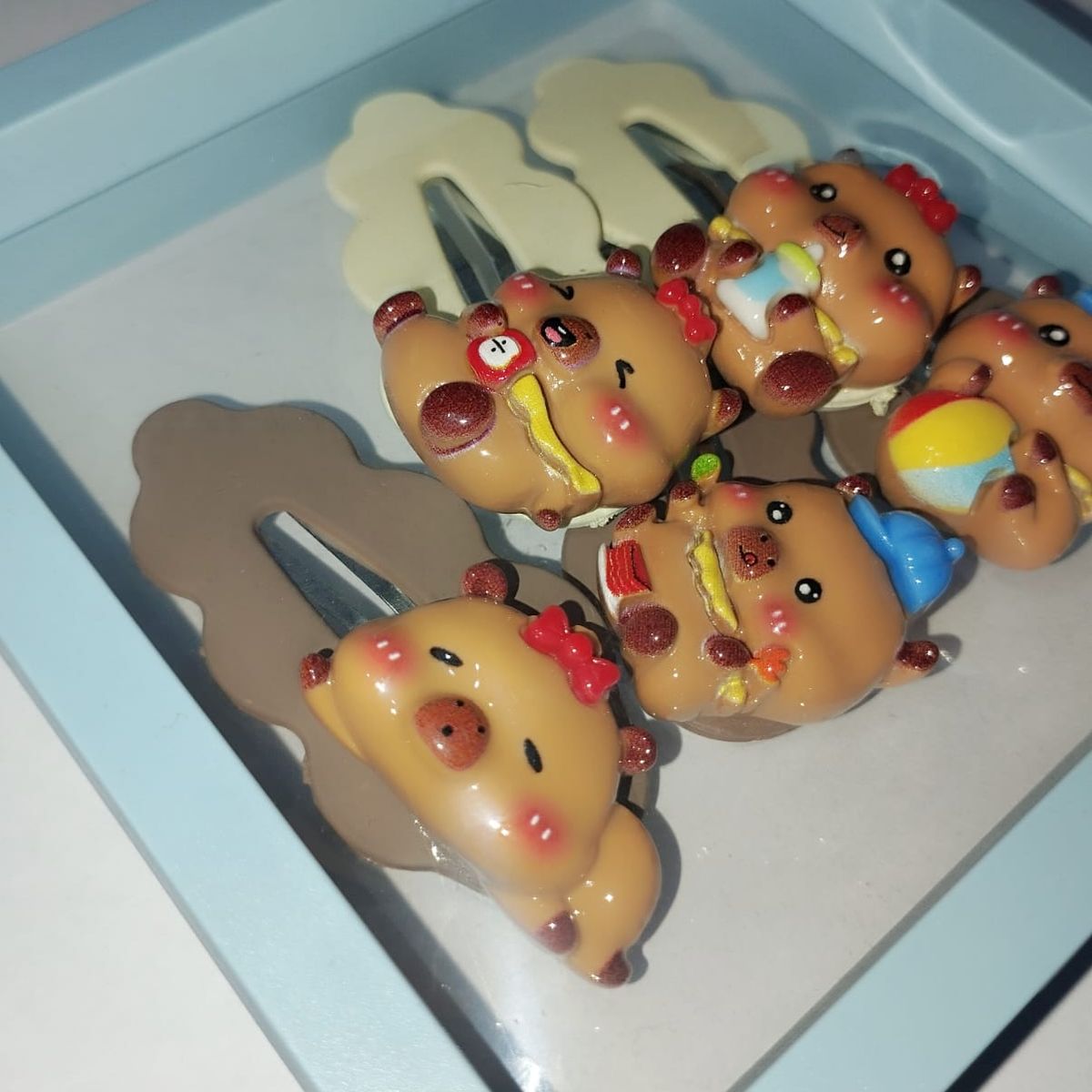 GENERICO - SET DE GANCHITOS CAPYBARA POR 5 UNIDADES