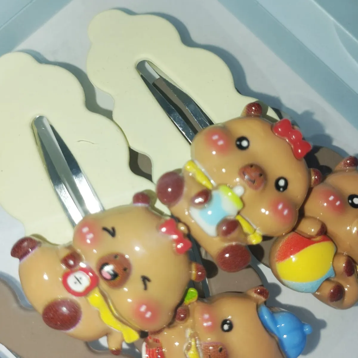 GENERICO - SET DE GANCHITOS CAPYBARA POR 5 UNIDADES