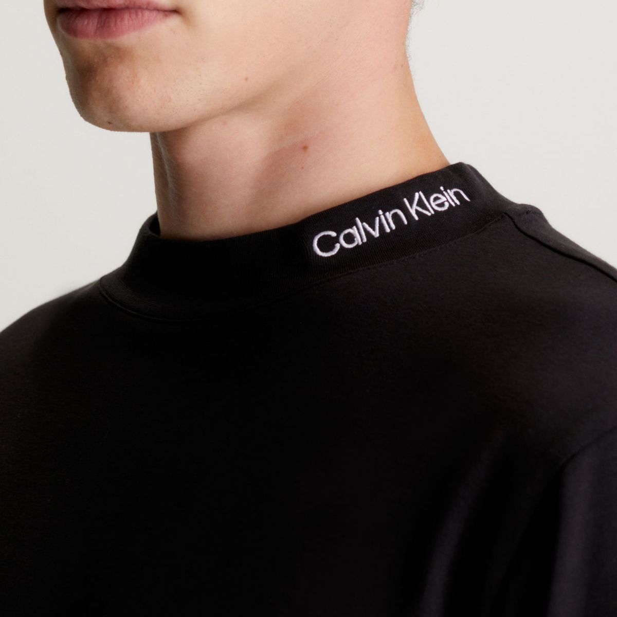 CALVIN KLEIN - CAMISETA LOGO MOCK NECK LS T-SHIRT CK
