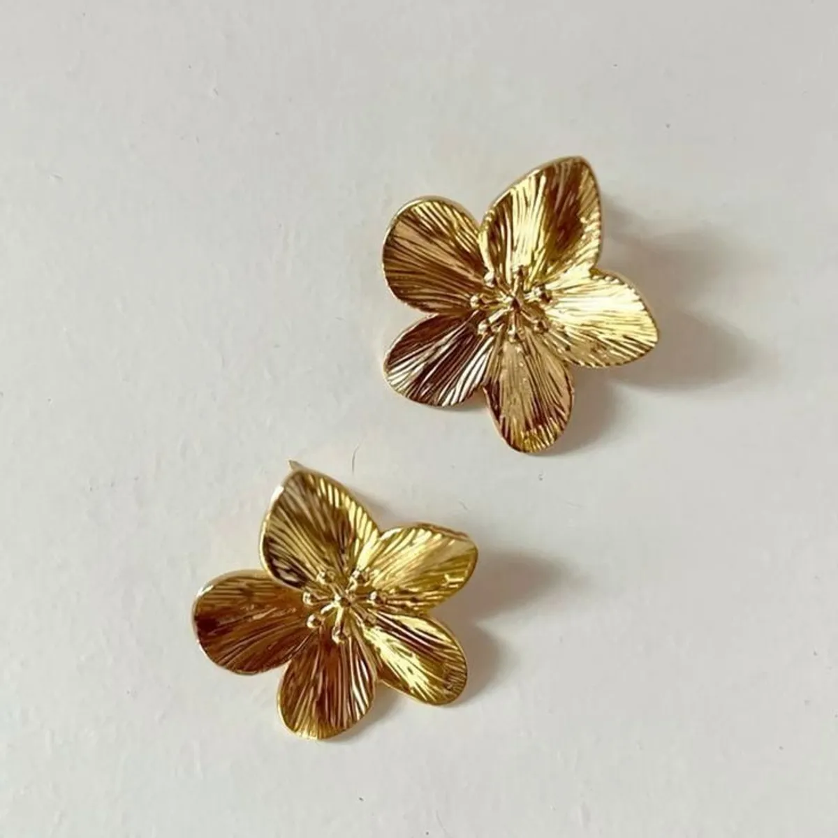 GENERICO - Arete de Acero en Diseño Flor Pequeña