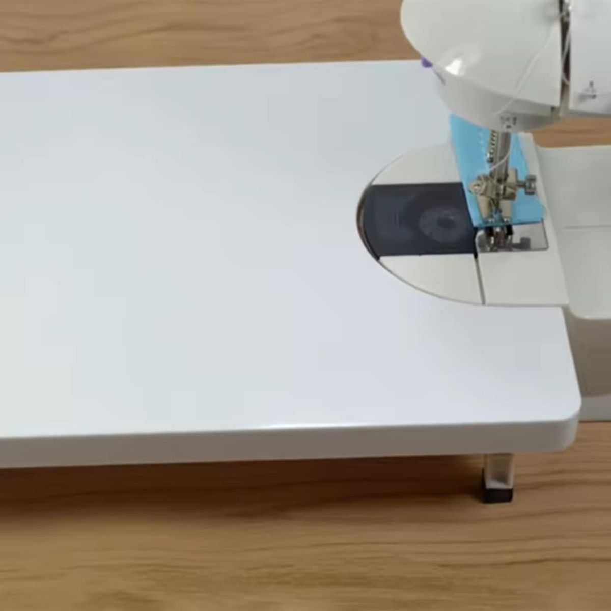 GENERICO - Maquina de Coser Portatil Electronica con Mesa y Pedal