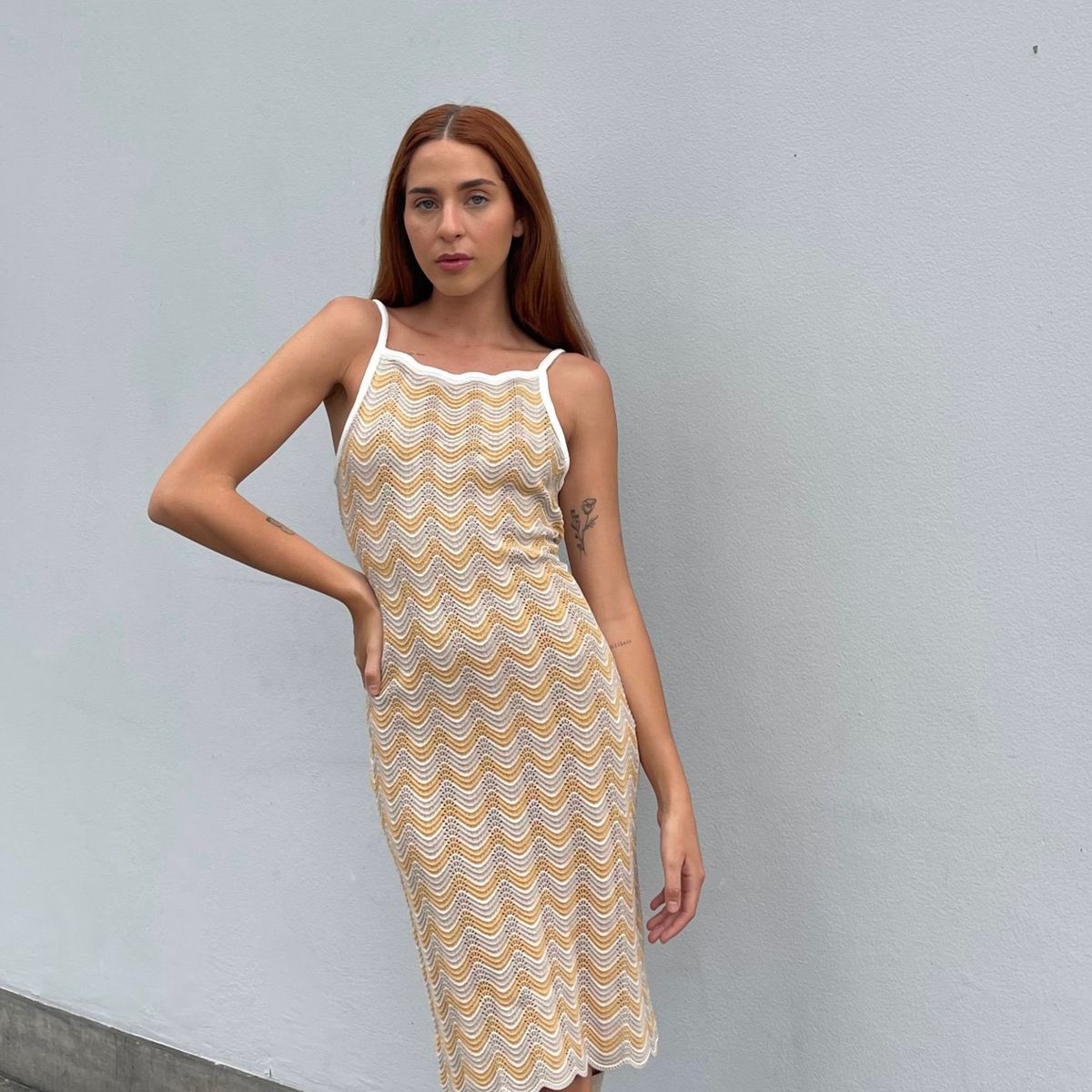 MAJA - Vestido Midi Tejido Olas Pasteles