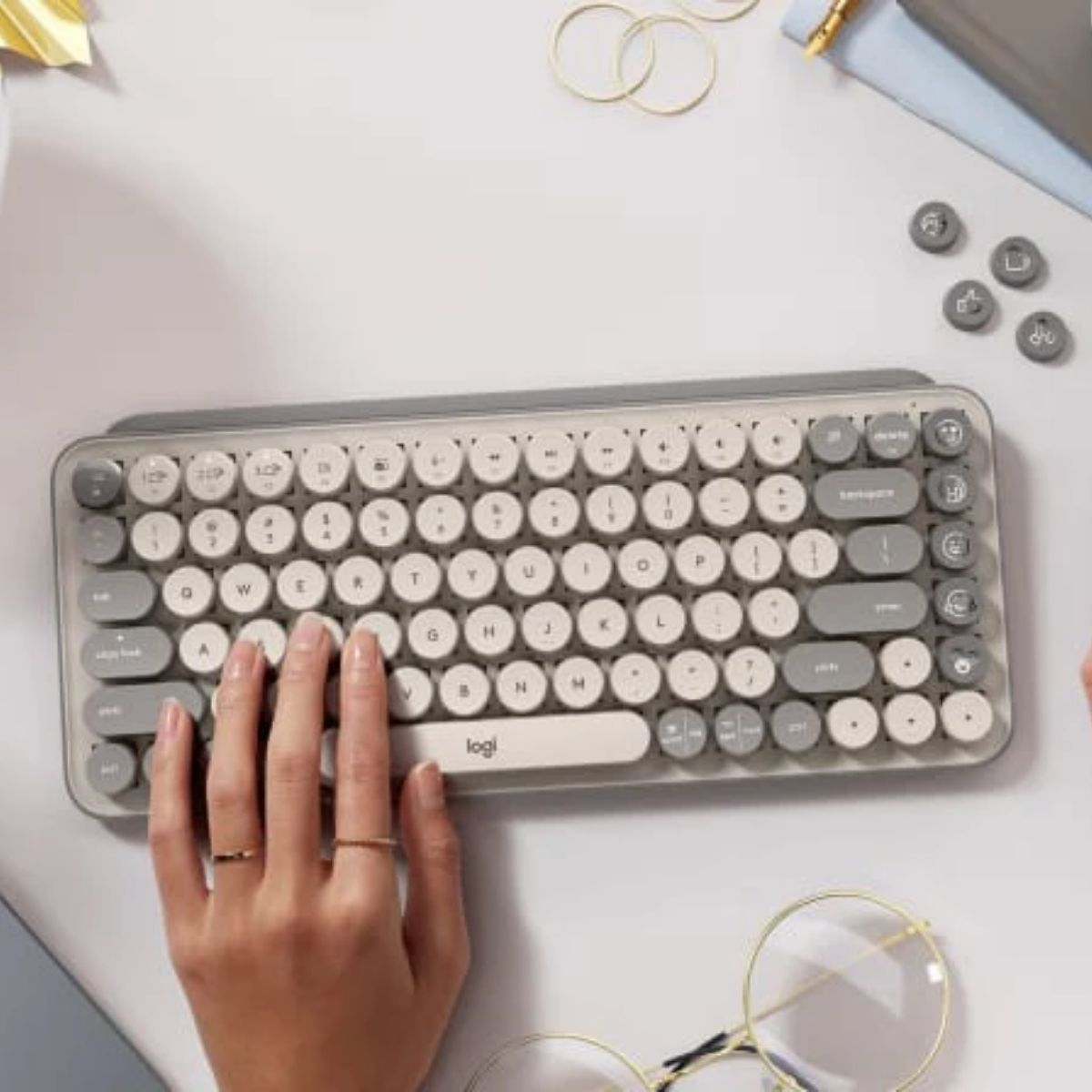 LOGITECH - TECLADO LOGITECH POP KEYS MULTI-DEVICE WIRELESSBT MIST AND GRAY