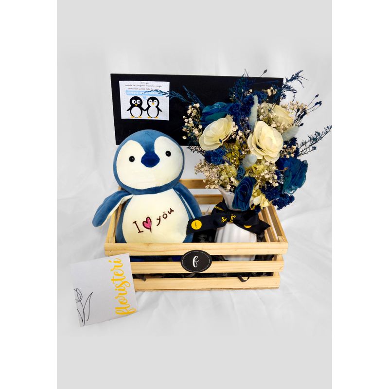 FLORISTERI - Jaba de pino con peluche de Pingüino y jarrón con flores secas
