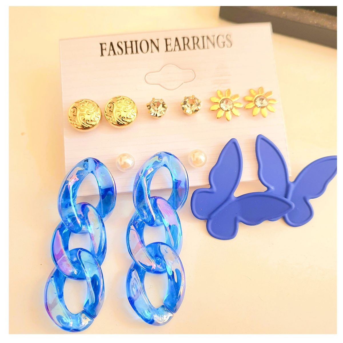 FERNANDA ROMERO JOYAS Y ACCESORIOS - Set Estuche Aretes x 6 Pares Variados - Mariposas Eslabones