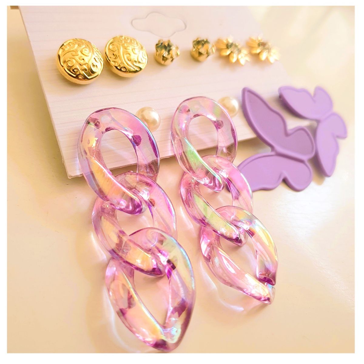 FERNANDA ROMERO JOYAS Y ACCESORIOS - Set Estuche Aretes x 6 Pares Variados - Mariposas Eslabones