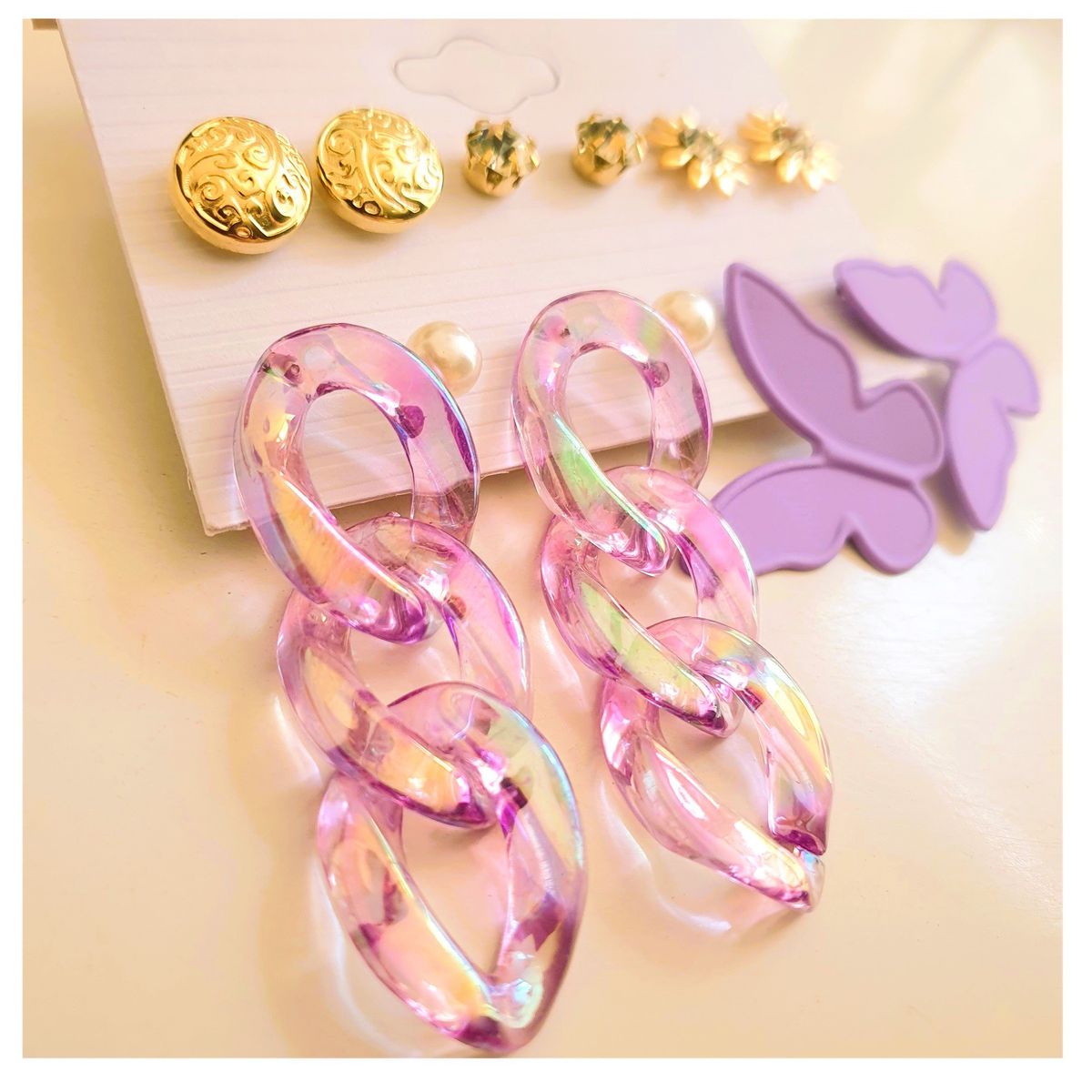 FERNANDA ROMERO JOYAS Y ACCESORIOS - Set Estuche Aretes x 6 Pares Variados - Mariposas Eslabones