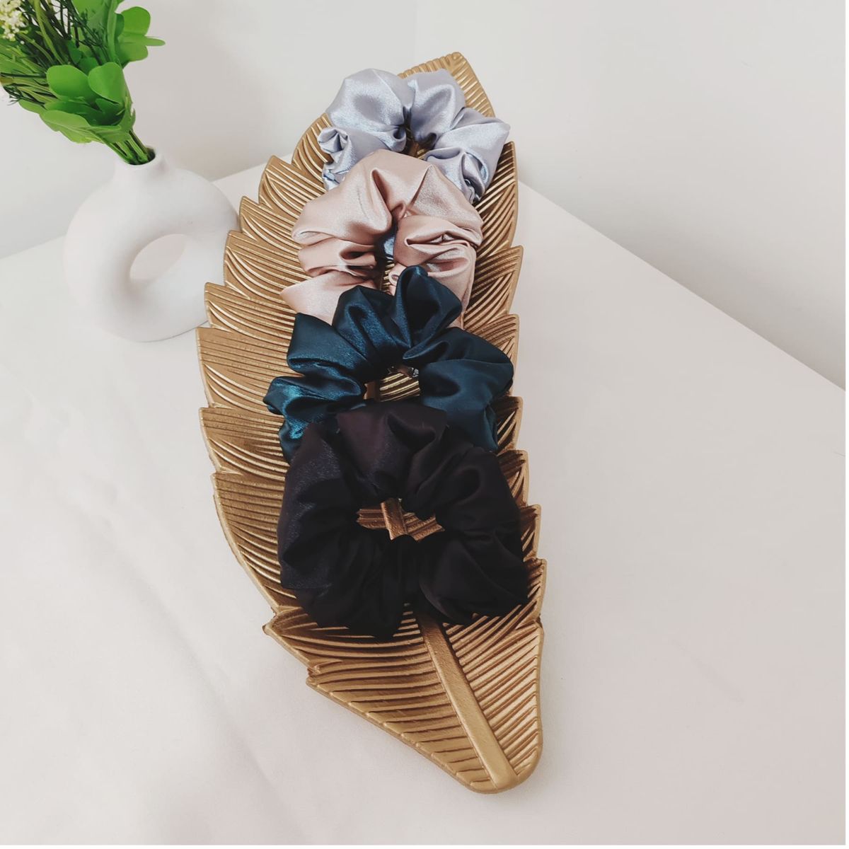 GENERICO - Pack de Scrunchies Satín 4 unidades - No daña el cabello - Verde