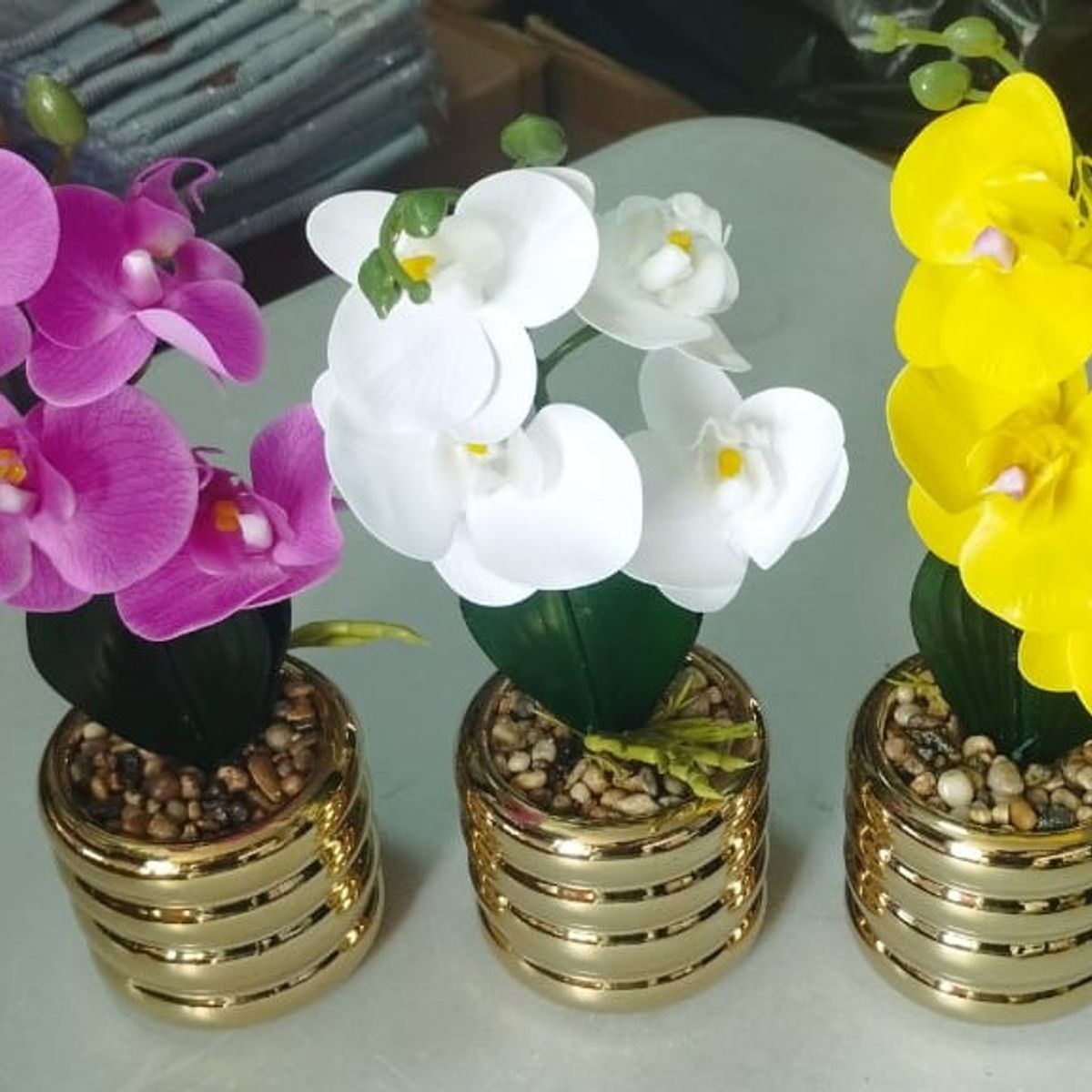 GENERICO - Orquídea Fucsia con Base Dorada