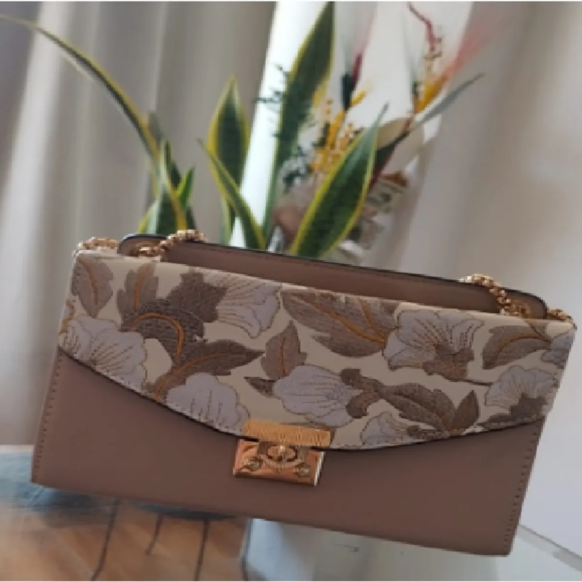 GENERICO - CARTERA con Flores para fiesta