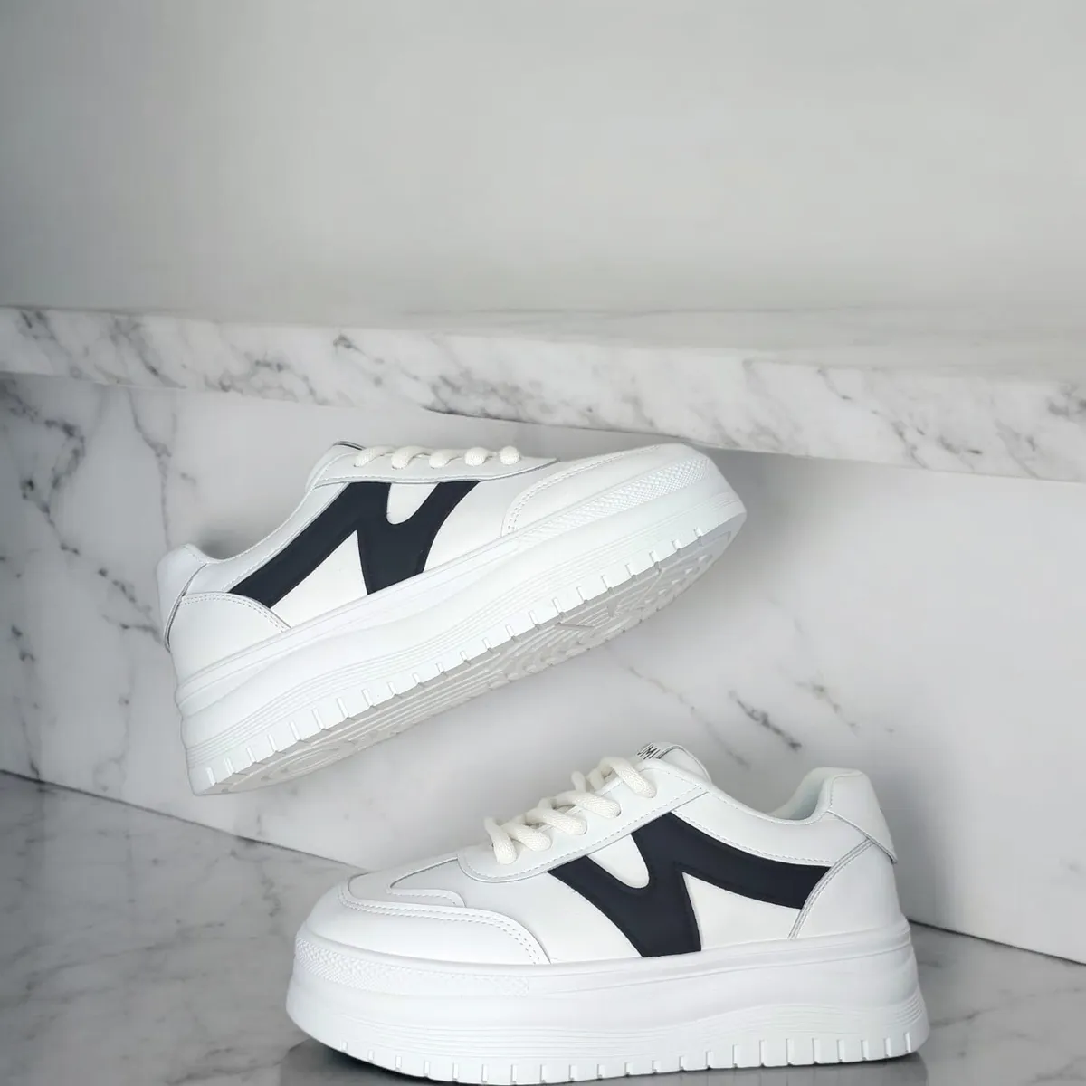 GENERICO - ZAPATILLA DE MUJER YUMI N BLANCONEGRO- AT1025