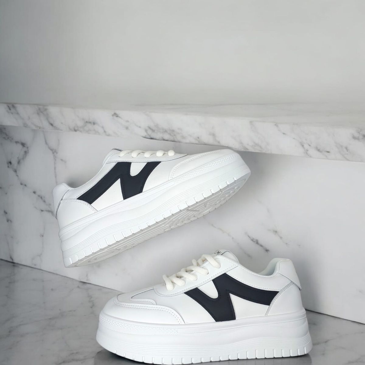 GENERICO - ZAPATILLA DE MUJER YUMI N BLANCONEGRO- AT1025