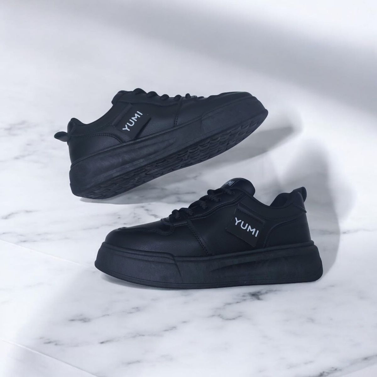 GENERICO - ZAPATILLA DE MUJER YUMI COLOR NEGRO- AT1029