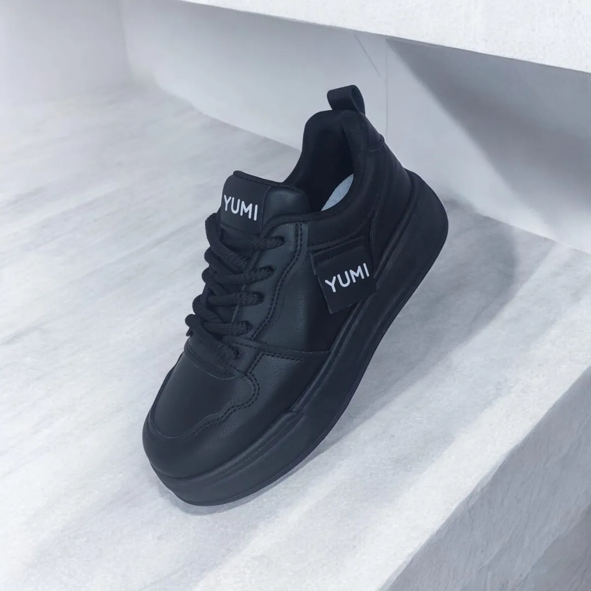 GENERICO - ZAPATILLA DE MUJER YUMI COLOR NEGRO- AT1029