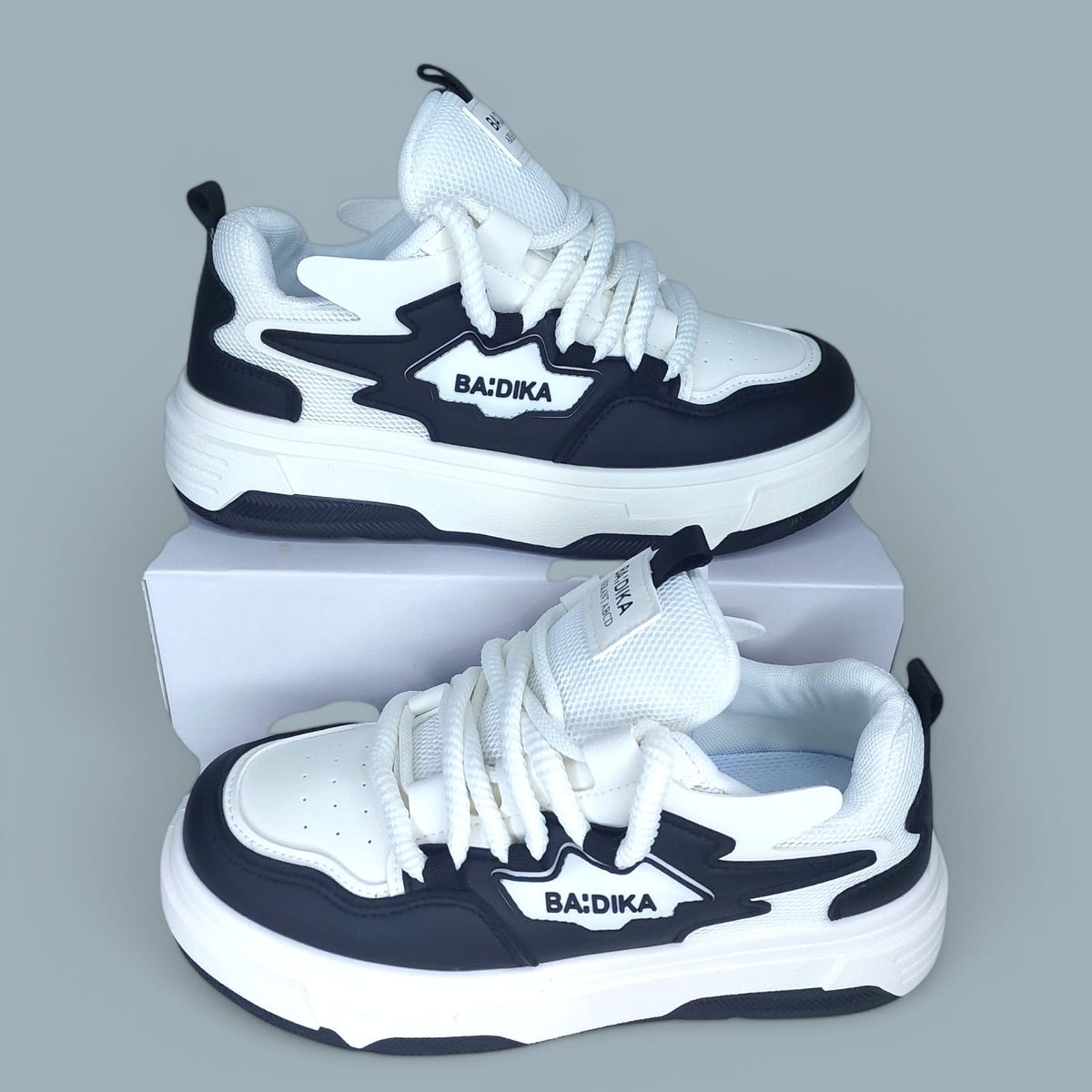 GENERICO - ZAPATILLA DE MUJER BADIKA BLANCO/NEGRO - 2131