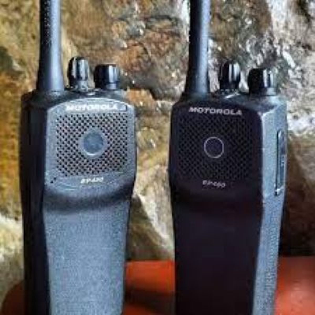 MOTOROLA - Radio Portátil de 2 Vías VHF Análogo