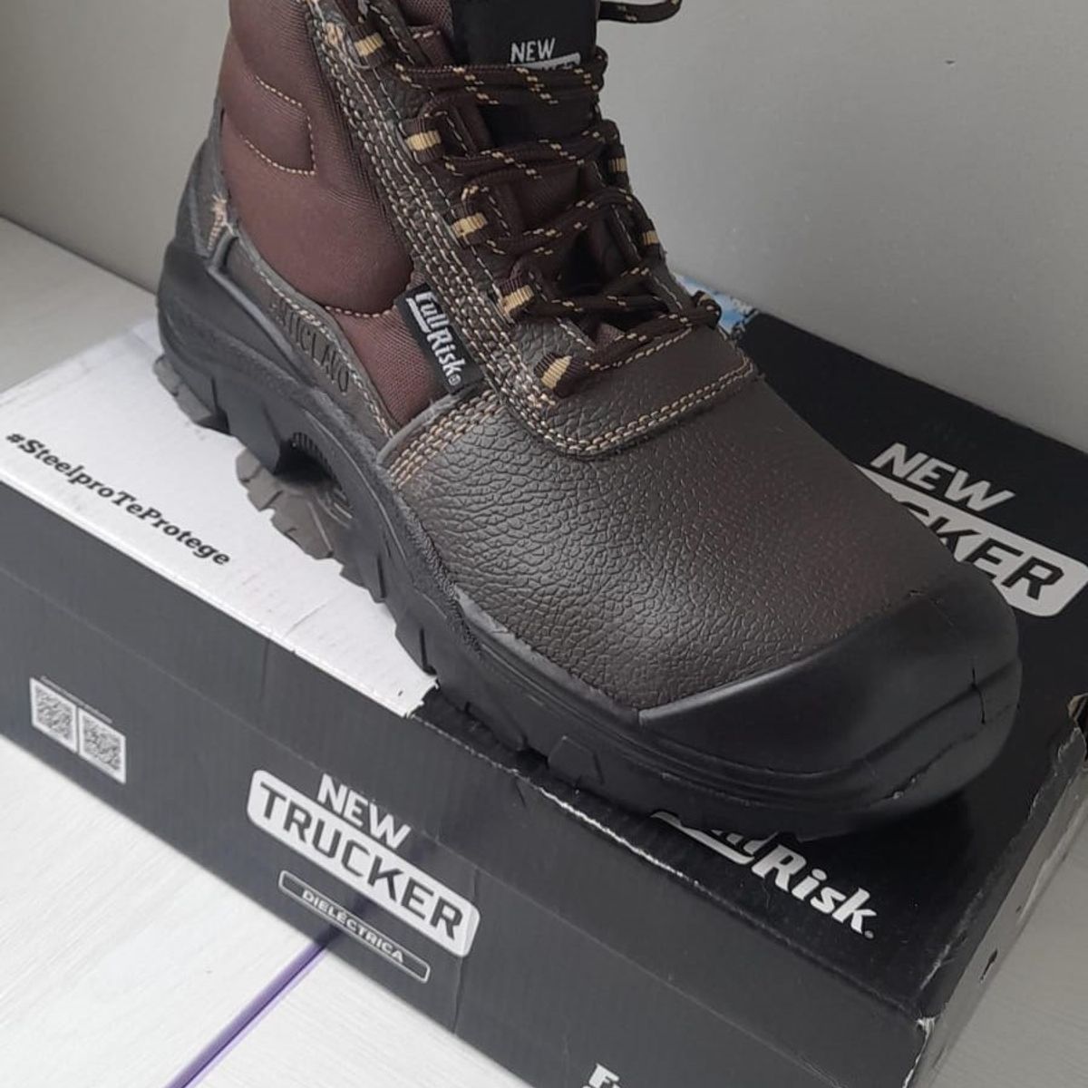 STEEL PRO - BOTA DE SEGURIDAD NEW TRUCKER NT 115 MARRON
