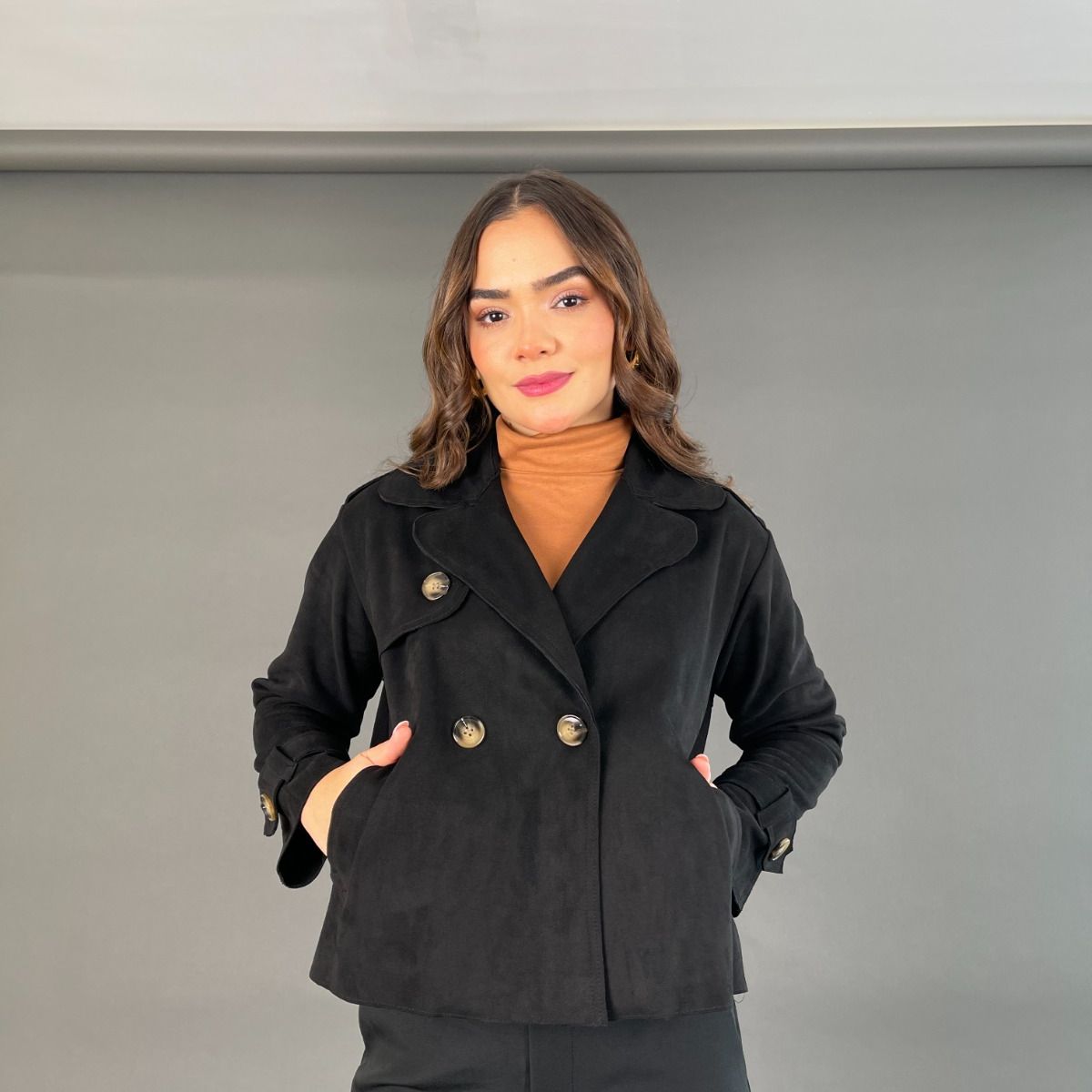 ALLEZ COLLECTION - Gabardina Crop corta elegante