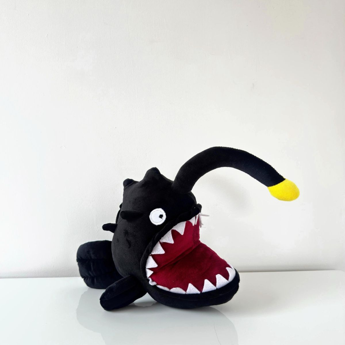 GENERICO - PEZ DIABLO COLOR NEGRO 20X25