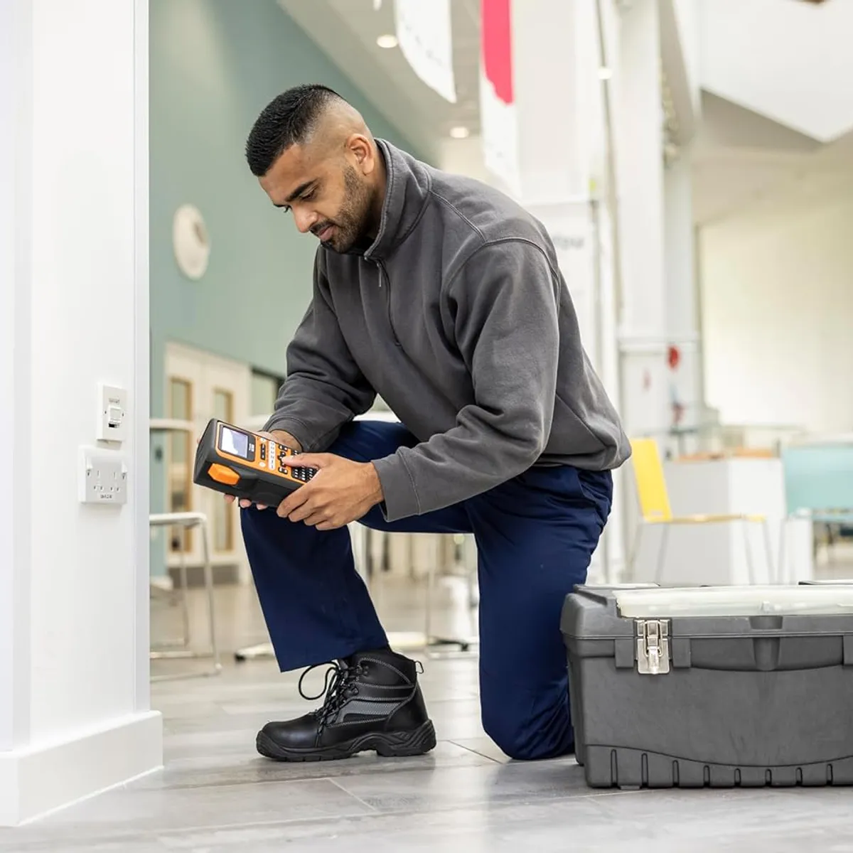 BROTHER - Impresora de Etiquetas Industrial con Bluetooth y USB-C hasta 18 mm