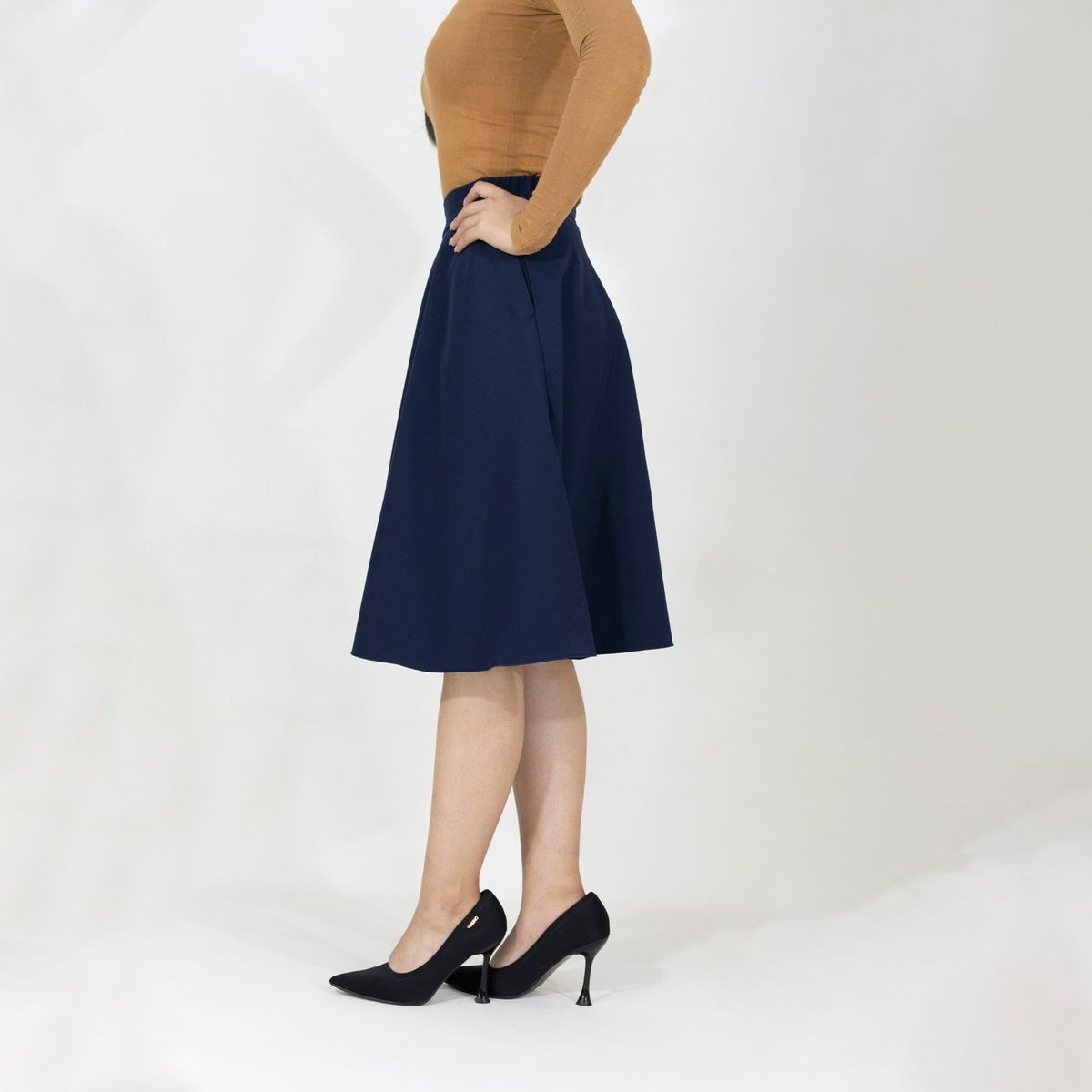 BHEVSK - Falda semi campana azul pretina elastica