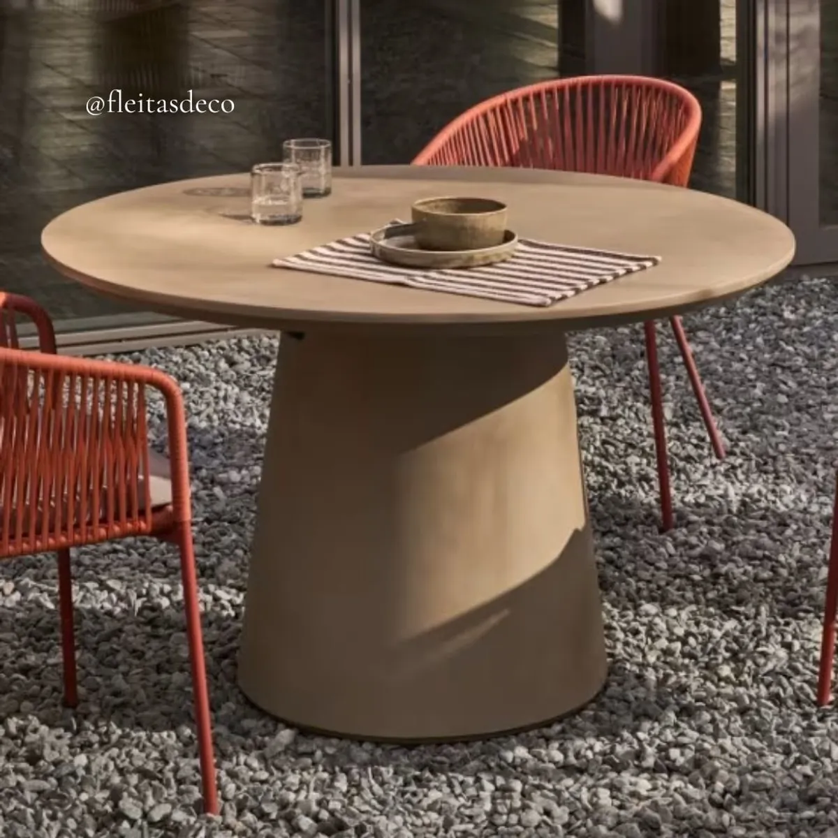 GENERICO - MESA DE COMEDOR ABDUL