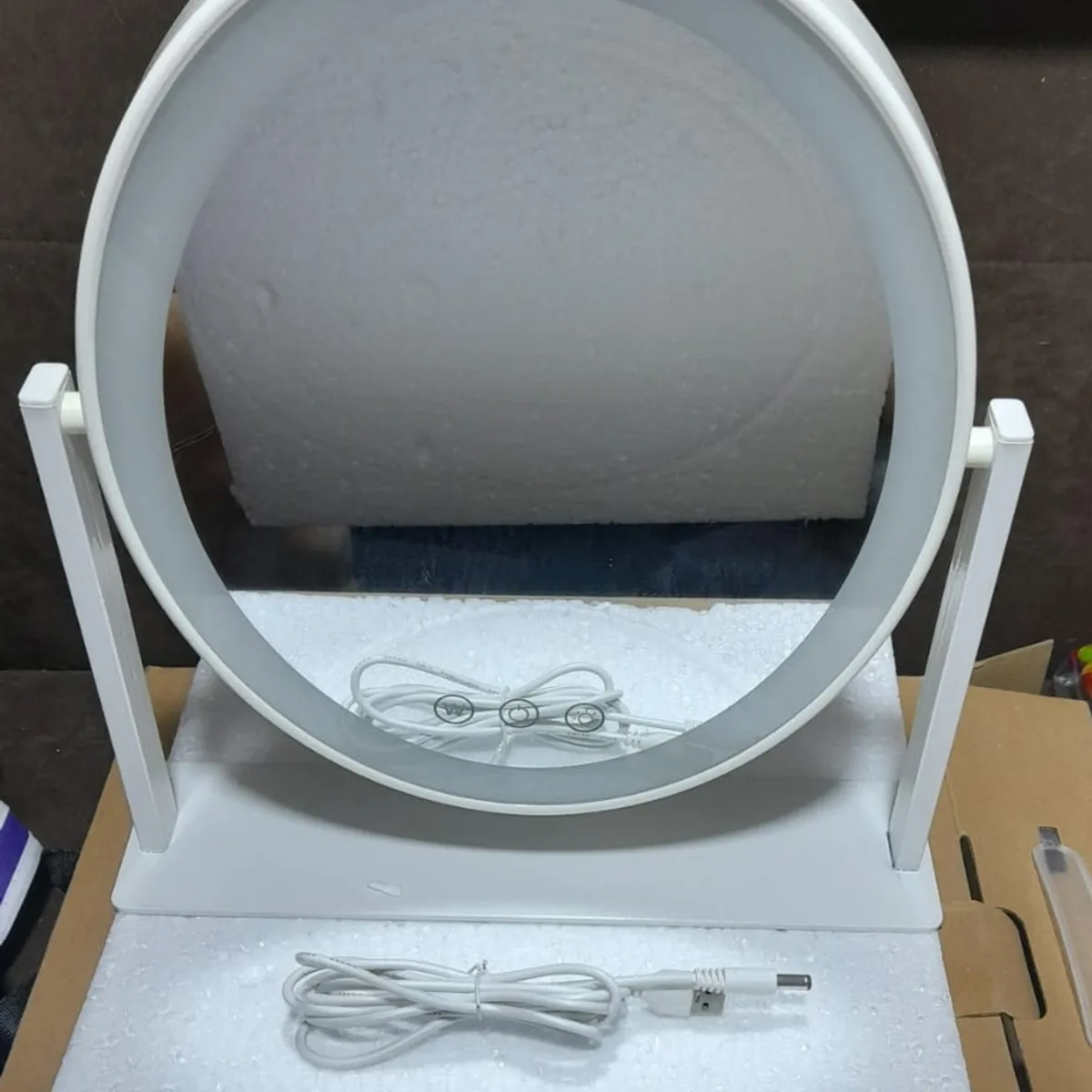 GENERICO - ESPEJO PARA TOCADOR OVALADO CON LUZ LED TÁCTIL + SUCCIONADOR DE ESPINILLAS