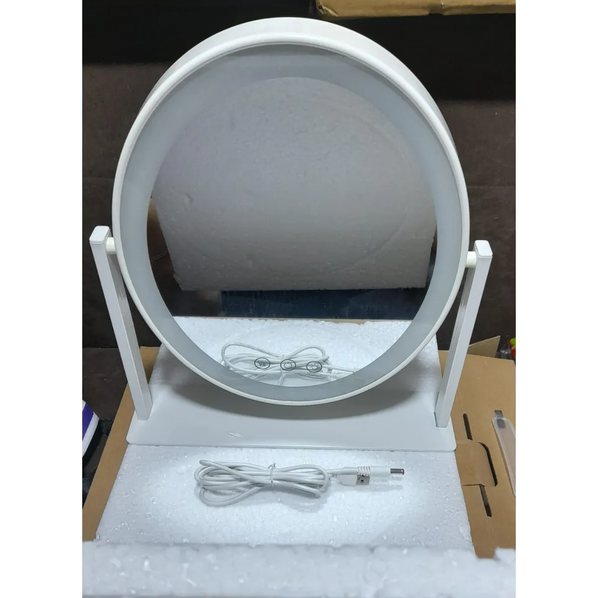 GENERICO - ESPEJO PARA TOCADOR OVALADO CON LUZ LED TÁCTIL + SUCCIONADOR DE ESPINILLAS