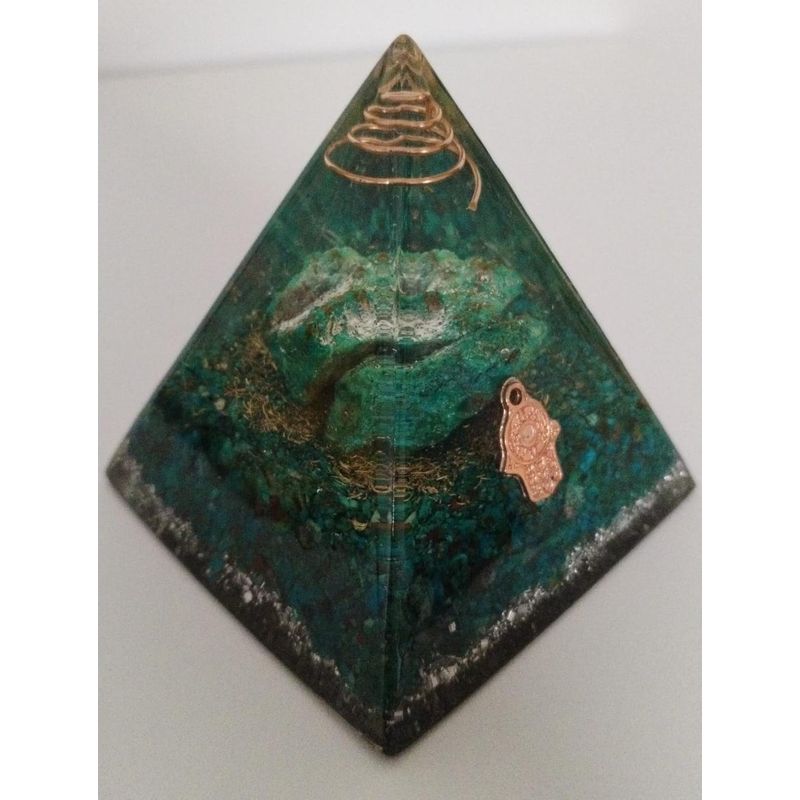 GENERICO - PIRAMIDE ORGONITA GRANDE CON CUARZO TURQUEZA ALEGRIAESPERANZAAMOR