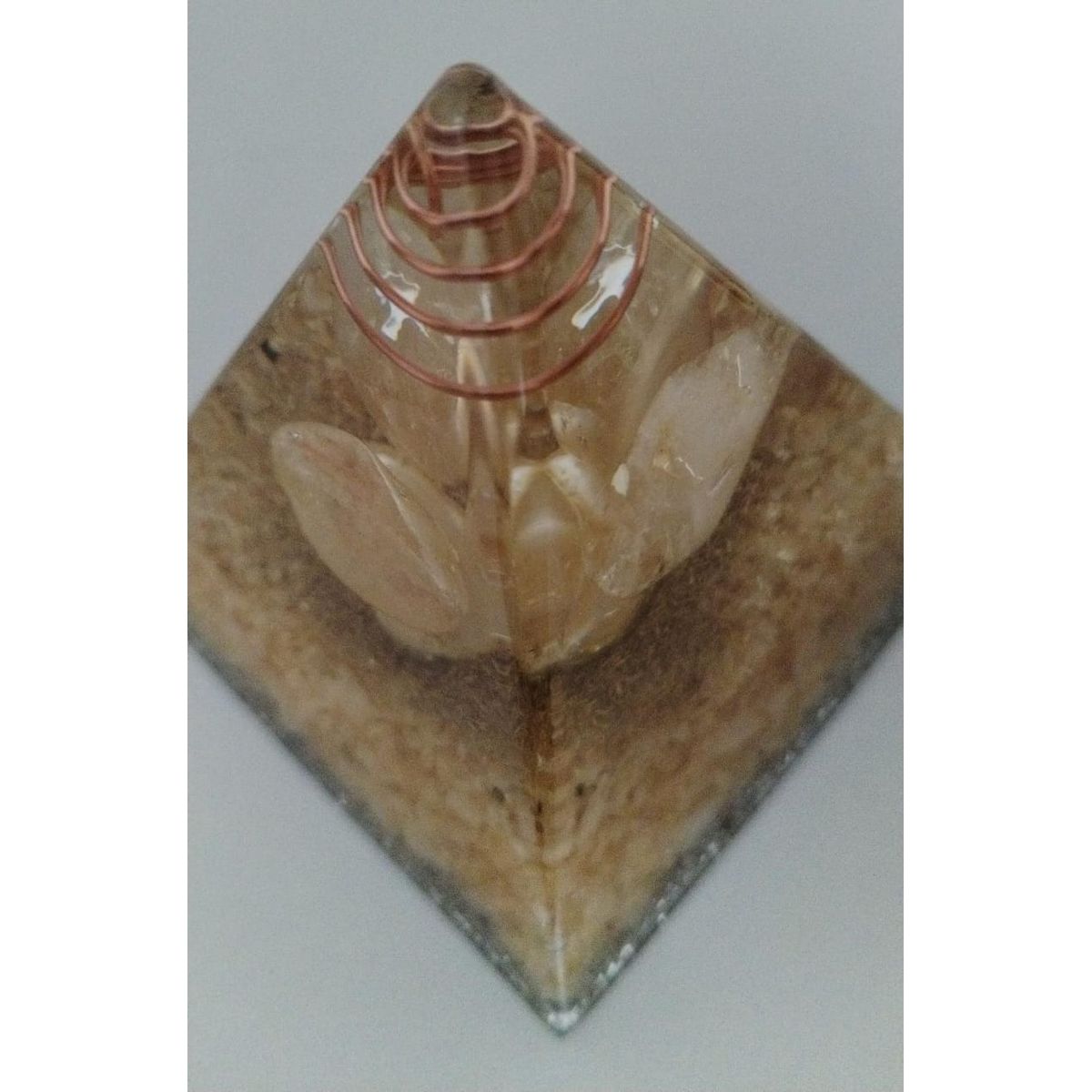 GENERICO - PIRAMIDE ORGONITA GRANDE DE CITRINO FORTUNACREATIVIDADFUERZASOLAR