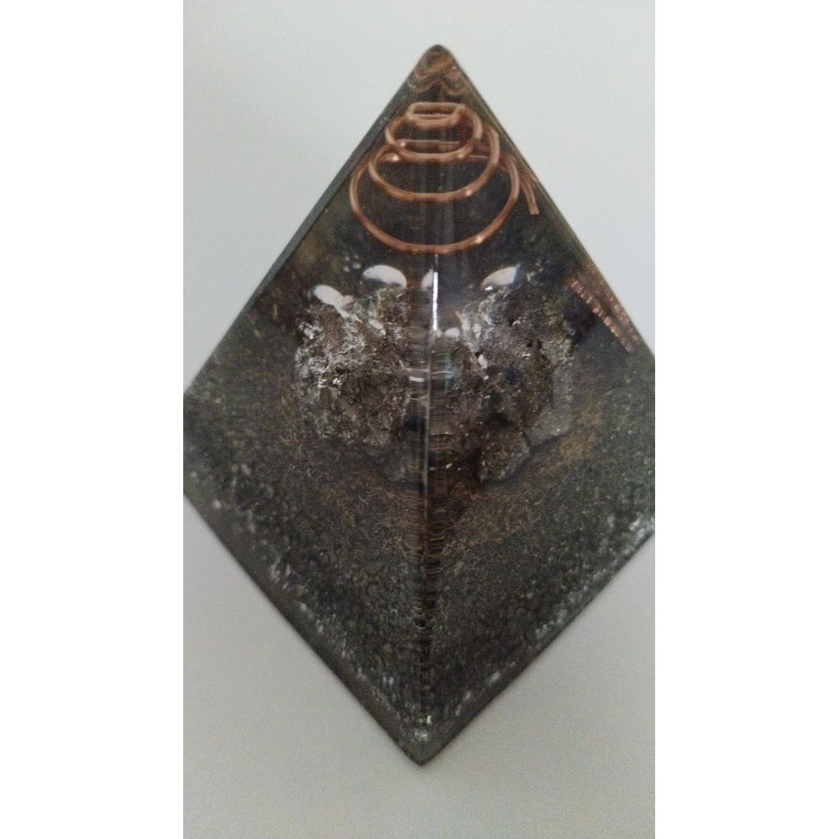 GENERICO - PIRAMIDE ORGONITA GRANDE PIRITA  SUERTE,CURACION,ABUNDANCIA,ENERGIA