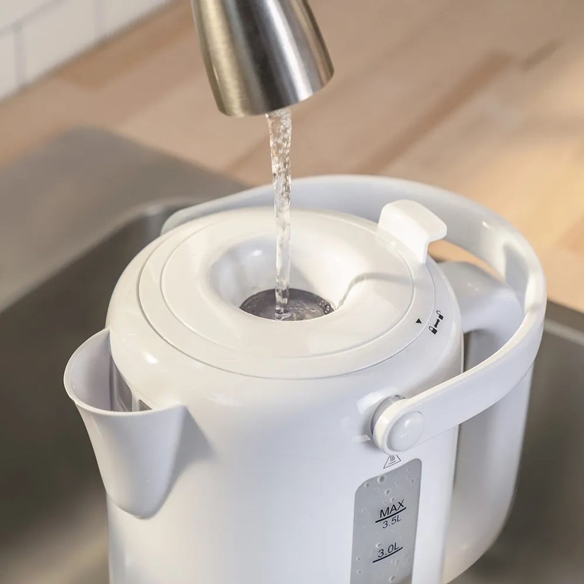 OSTER - Hervidor eléctrico Oster de 3,5 L de gran capacidad BVSTKT35W