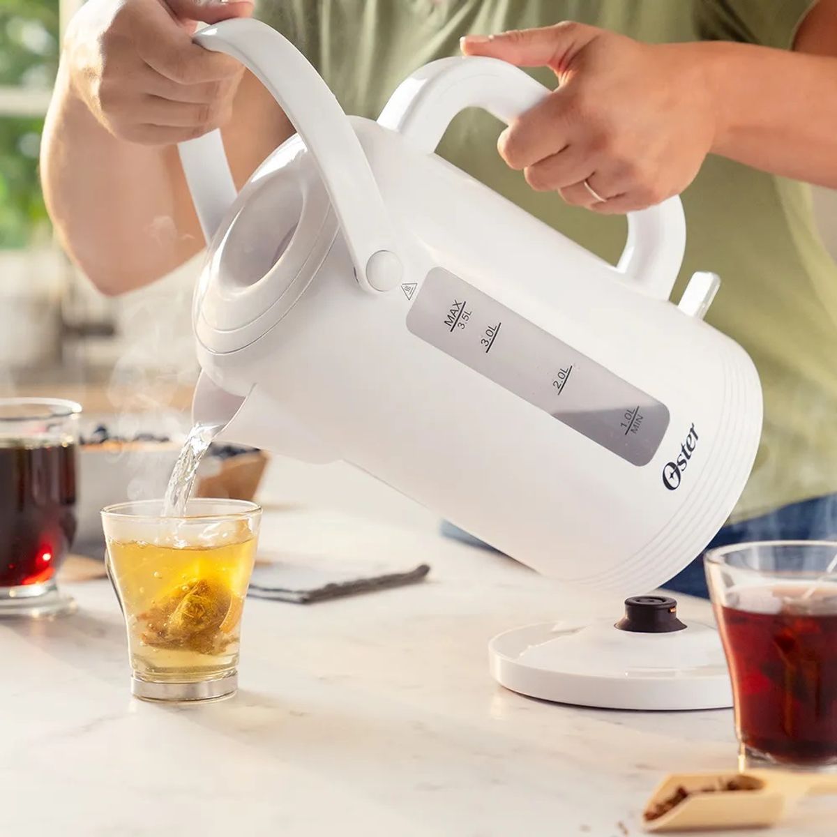 OSTER - Hervidor eléctrico Oster de 3,5 L de gran capacidad BVSTKT35W