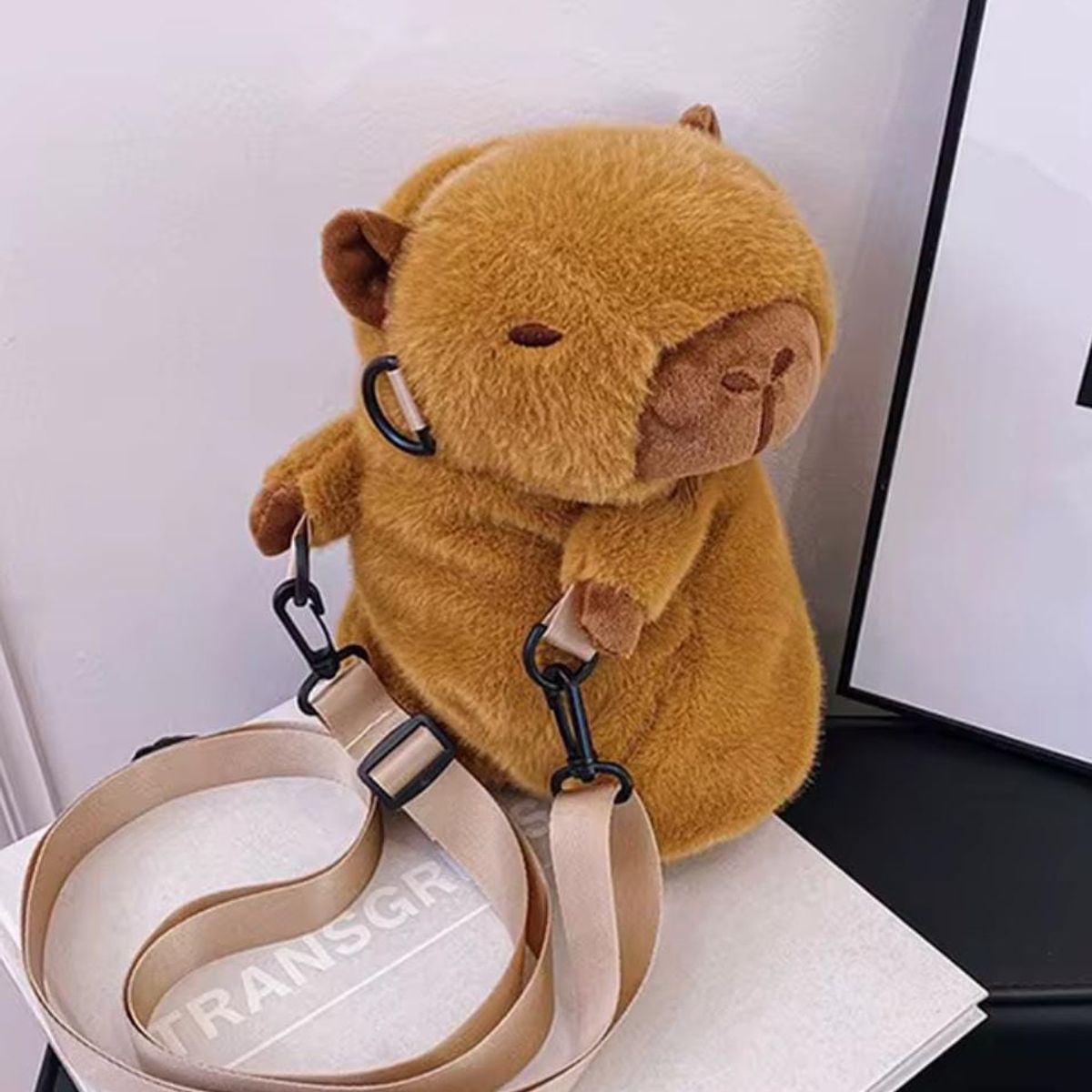 GENERICO - MOCHILA CARTERA MORRAL PELUCHE CAPIBARA 3 EN 1 HIPOALERGÉNICO 30 CM