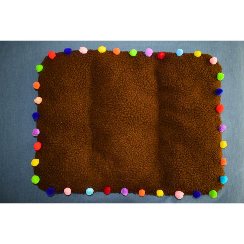 GENERICO - Cama de Peluche con Pompones - Color Chocolate