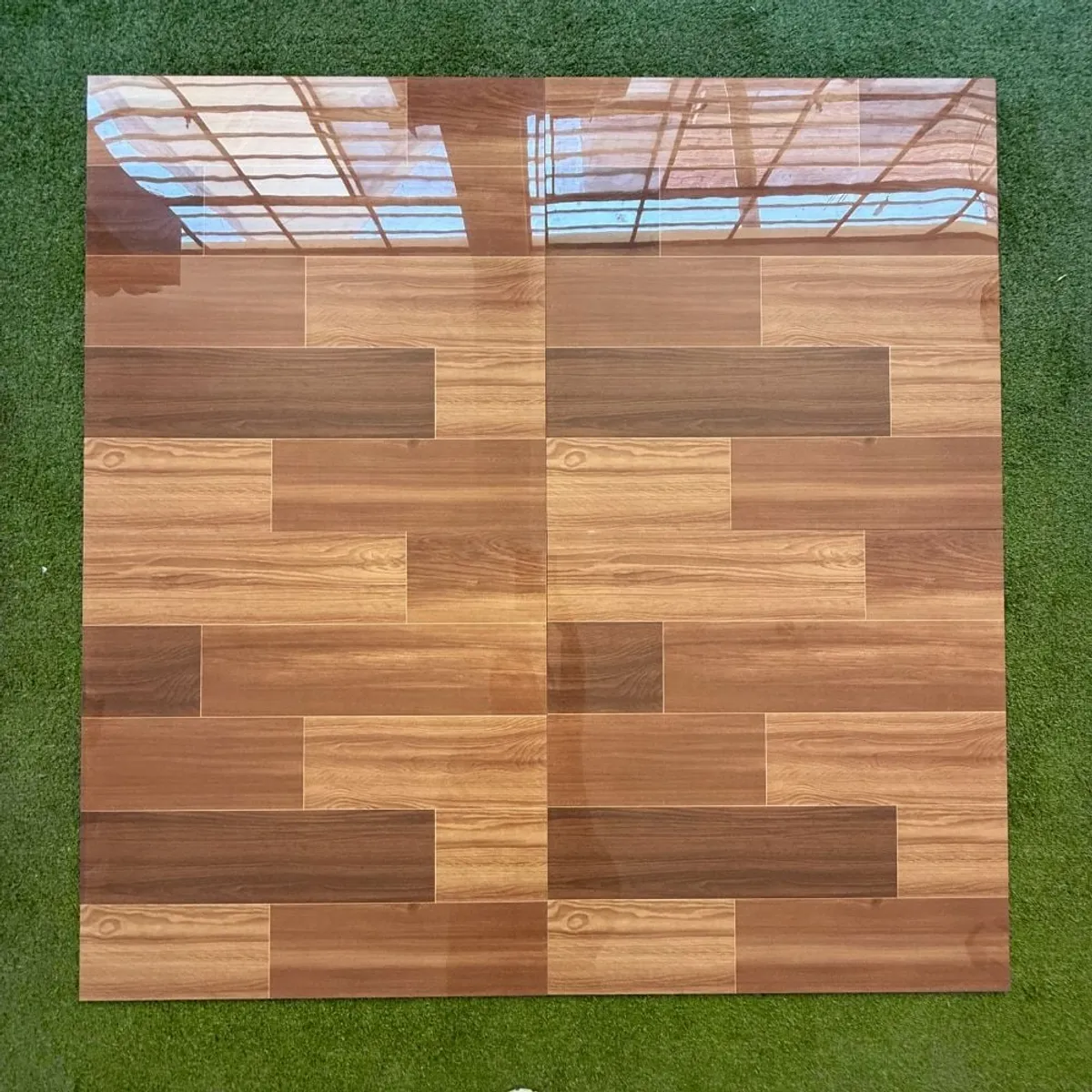 EJESA CREA TU ESPACIO IDEAL - PORCELANATO MADERA CEDRO 60X60cm  144m2  VITRIFICADO