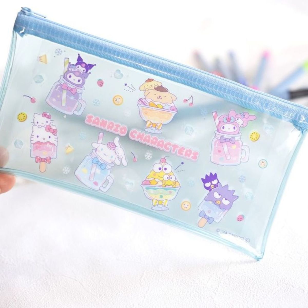 HELLO KITTY - Cartuchera Hello Kitty y Amigos